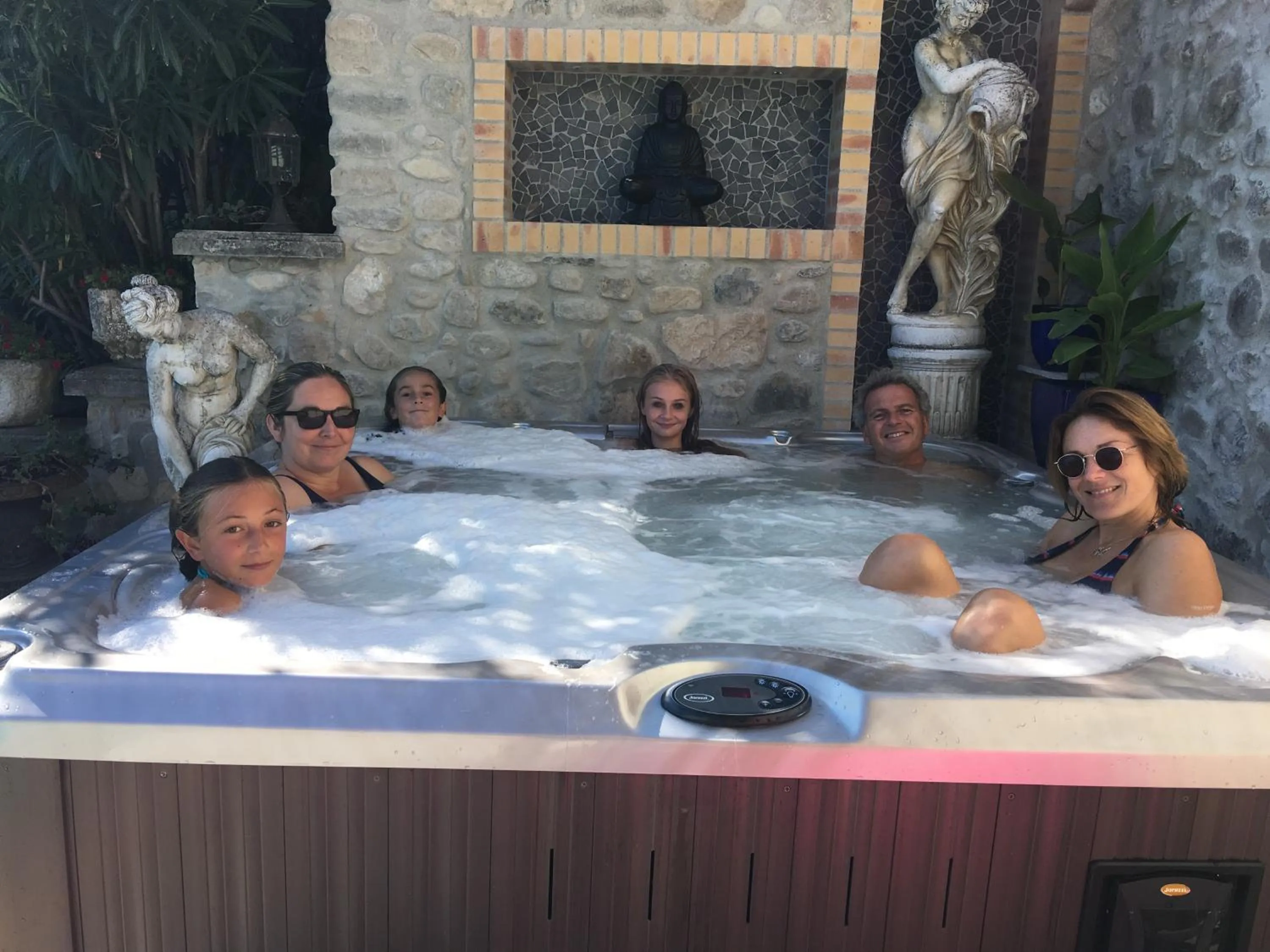 Hot Tub in La Maison d'Euterpe
