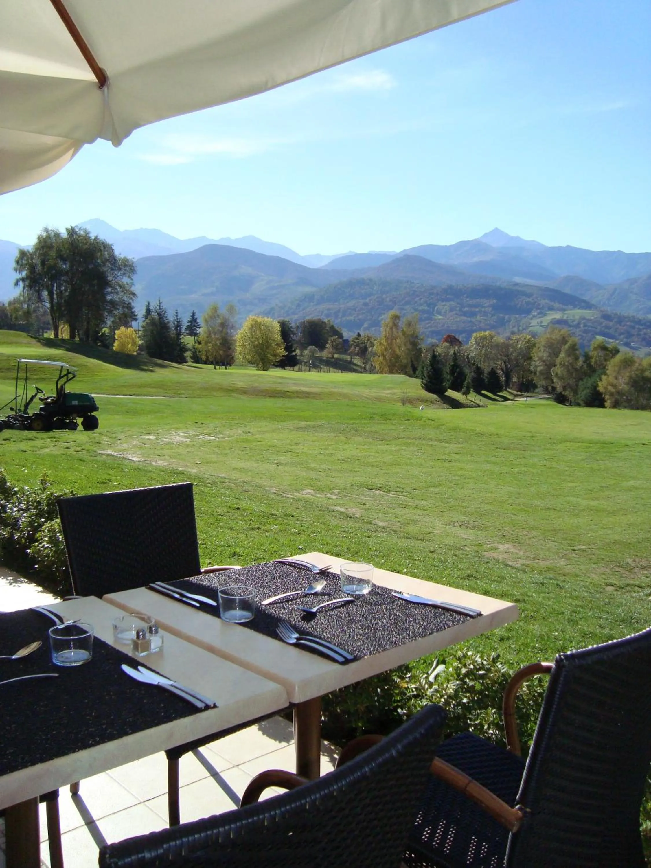 Food and drinks in Le Domaine du Golf Country Club de Bigorre