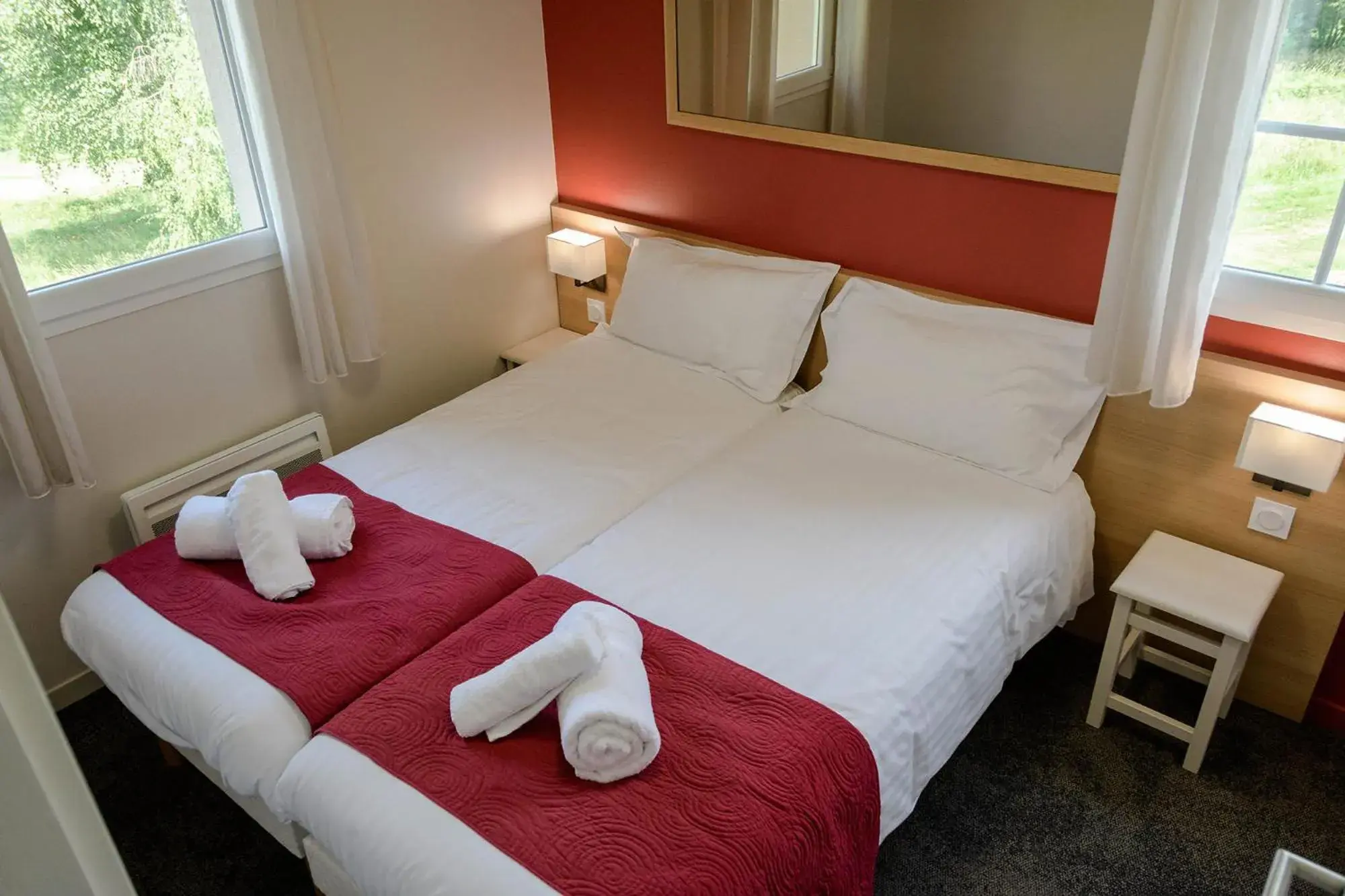 Triple Room - single occupancy in Le Domaine du Golf Country Club de Bigorre Triple Room - single occupancy in Le Domaine du Golf Country Club de Bigorre