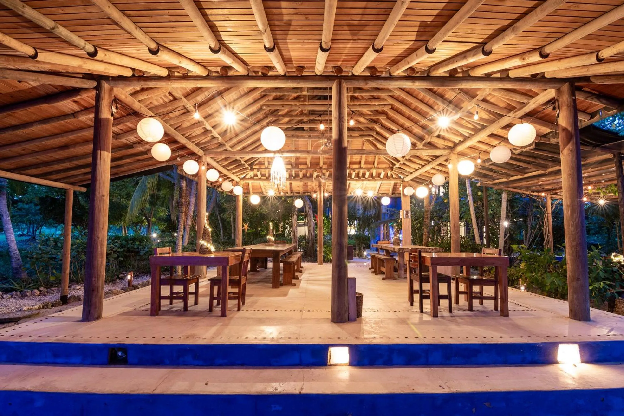 Restaurant/places to eat in Hotel Playa Manglares Isla Baru