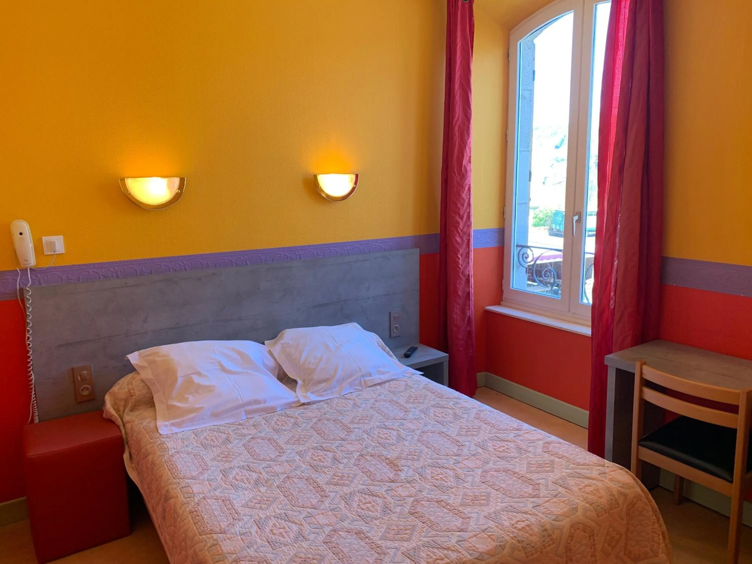 Bed in Hotel des voyageurs Chez Betty