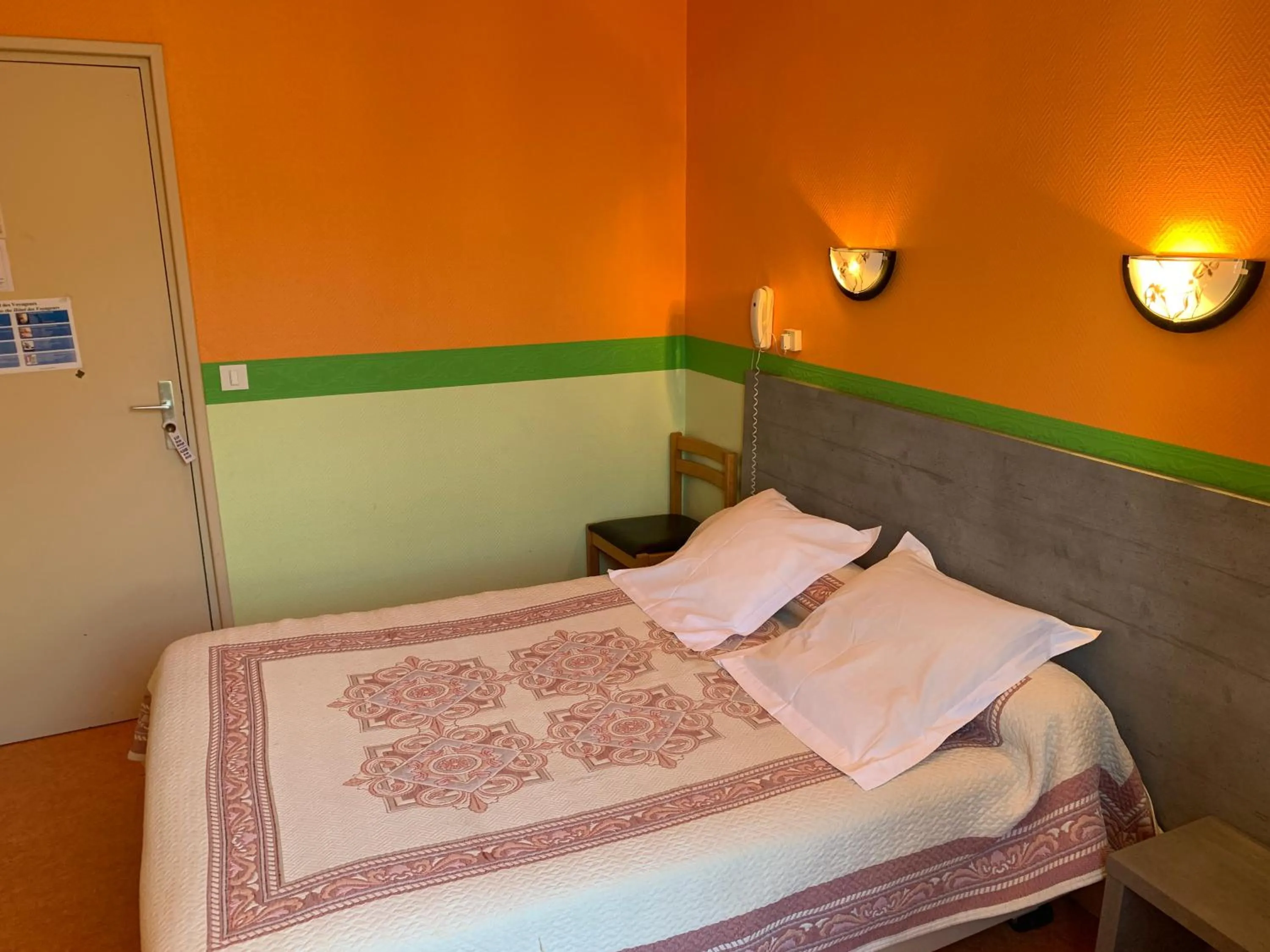 Bed in Hotel des voyageurs Chez Betty