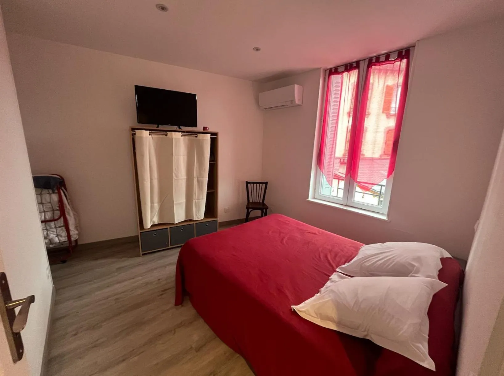 Bed in Hotel des voyageurs Chez Betty