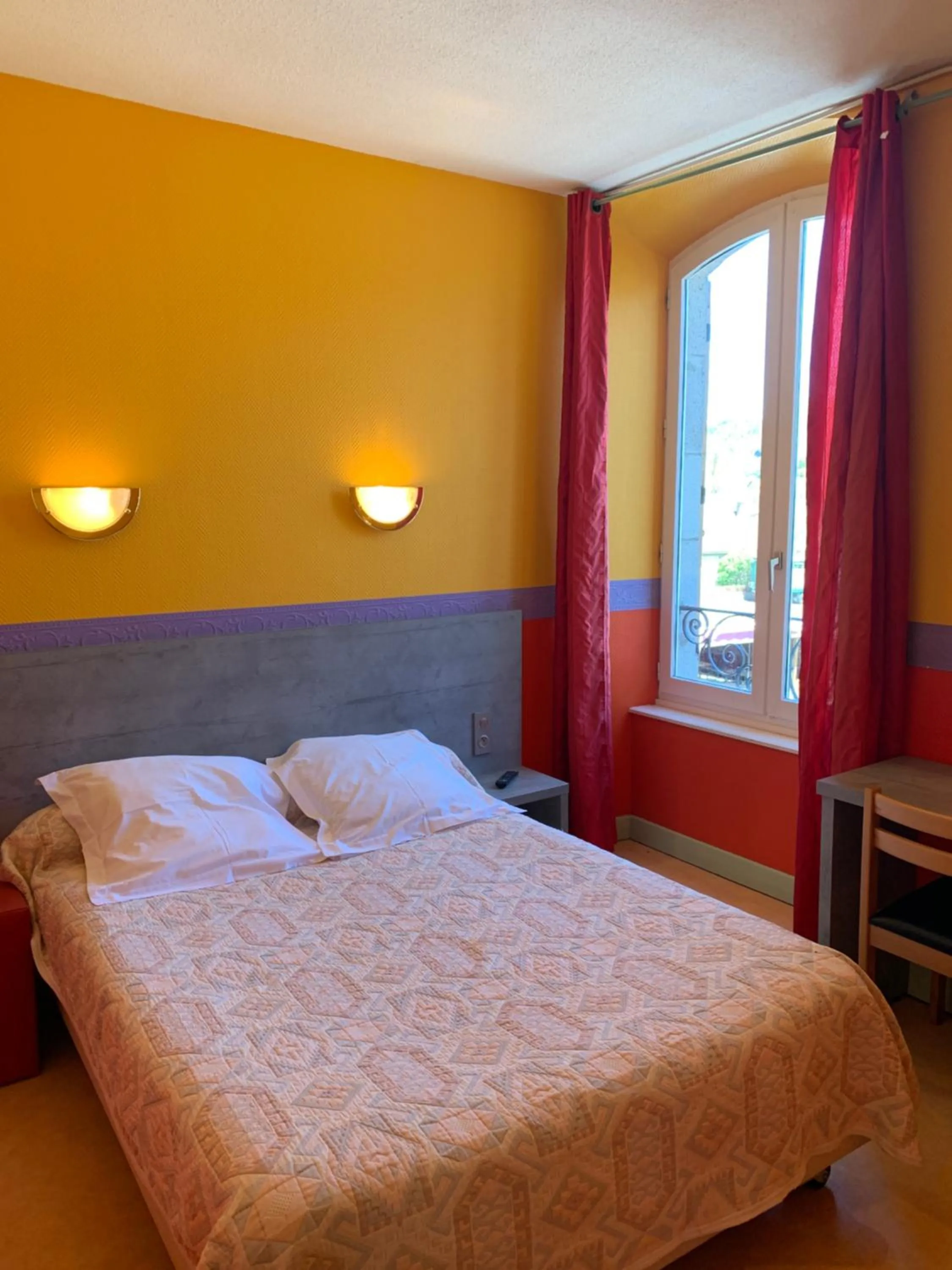 Bed in Hotel des voyageurs Chez Betty