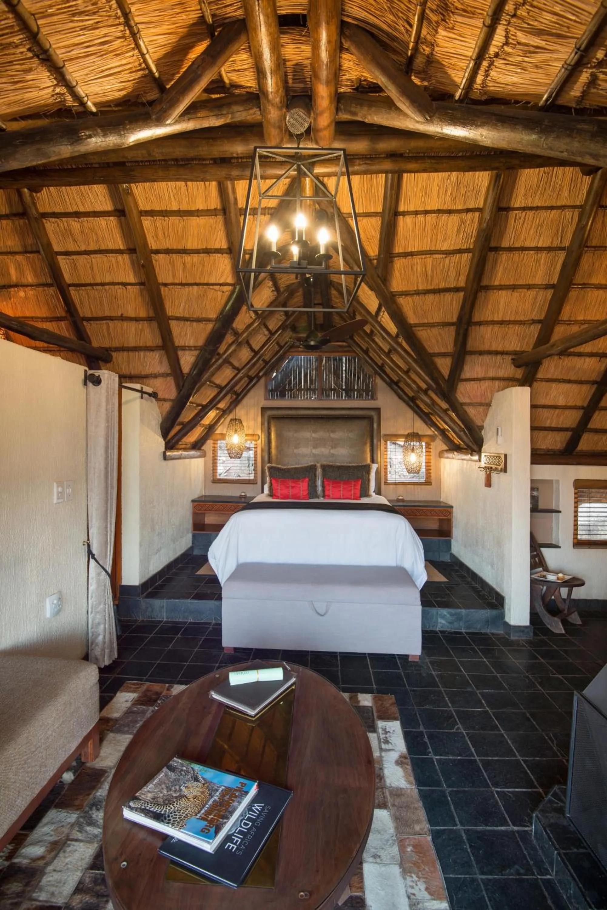 Photo of the whole room, Bed in Tshukudu Bush Lodge
