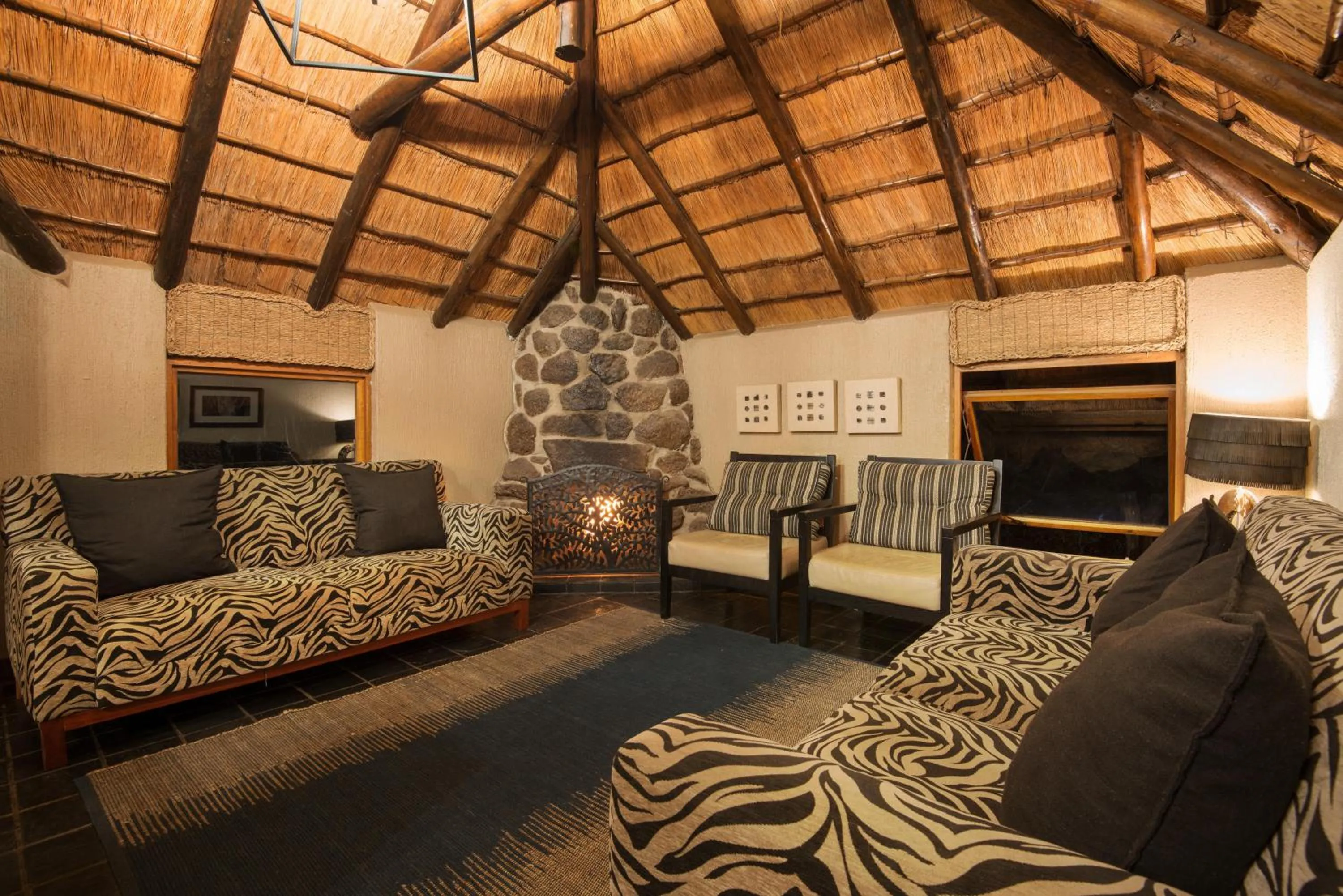 Lobby or reception in Tshukudu Bush Lodge
