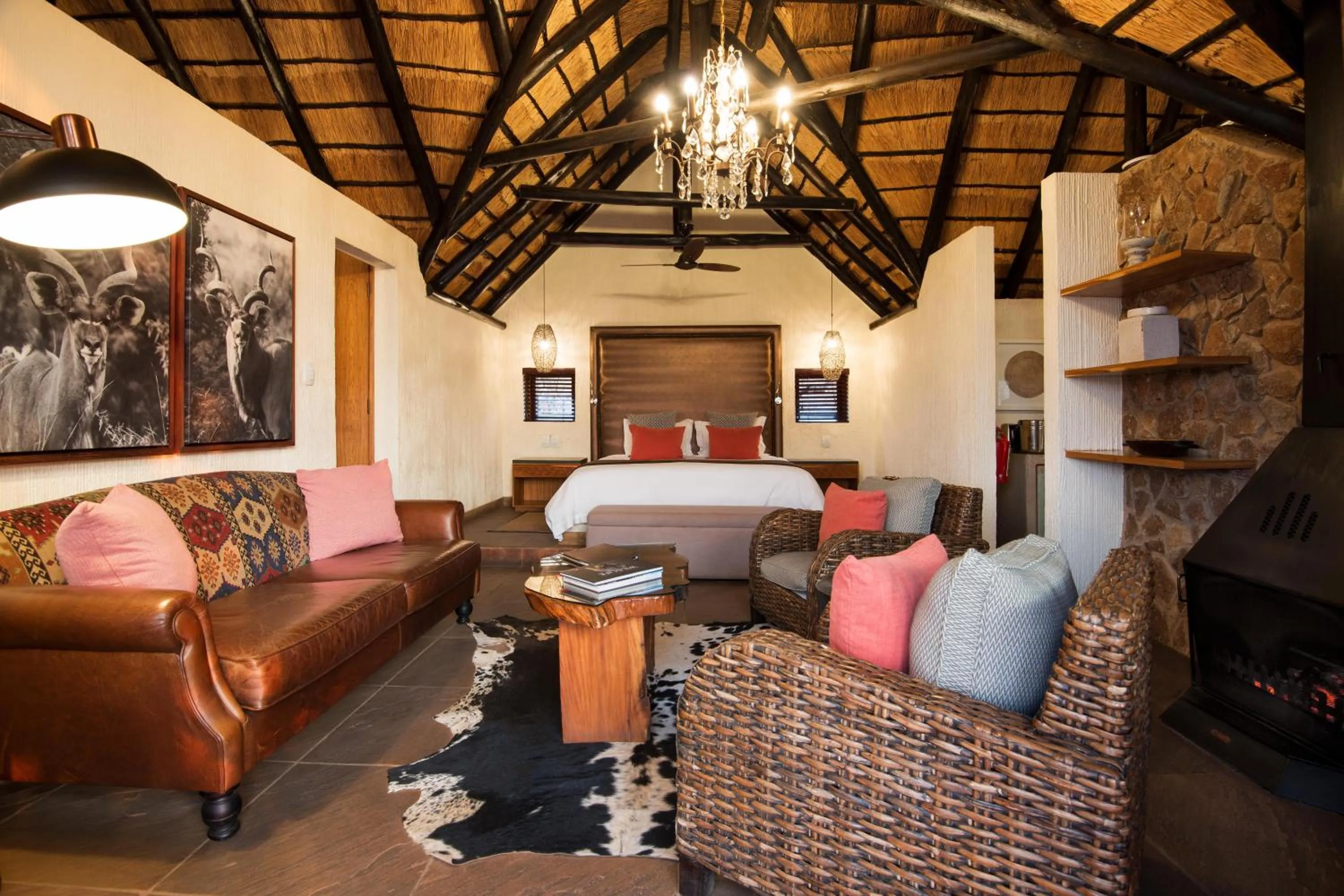 Photo of the whole room in Tshukudu Bush Lodge