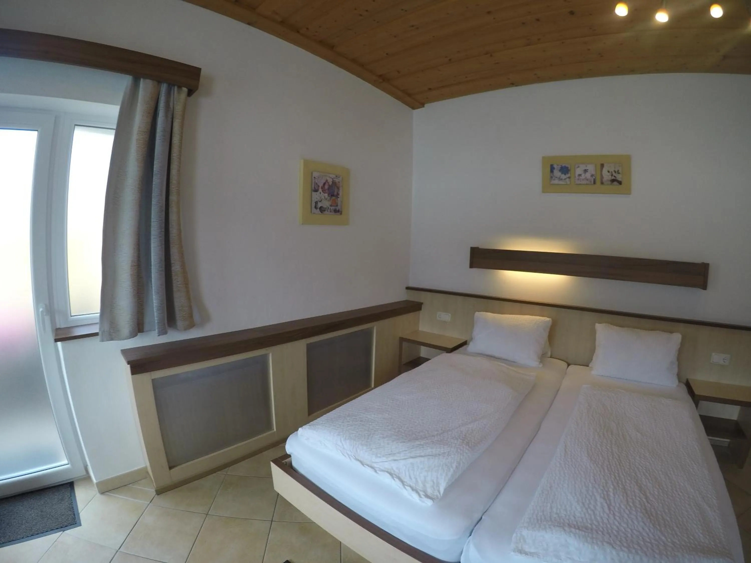 Photo of the whole room, Bed in Hotel-Garni Seestrand