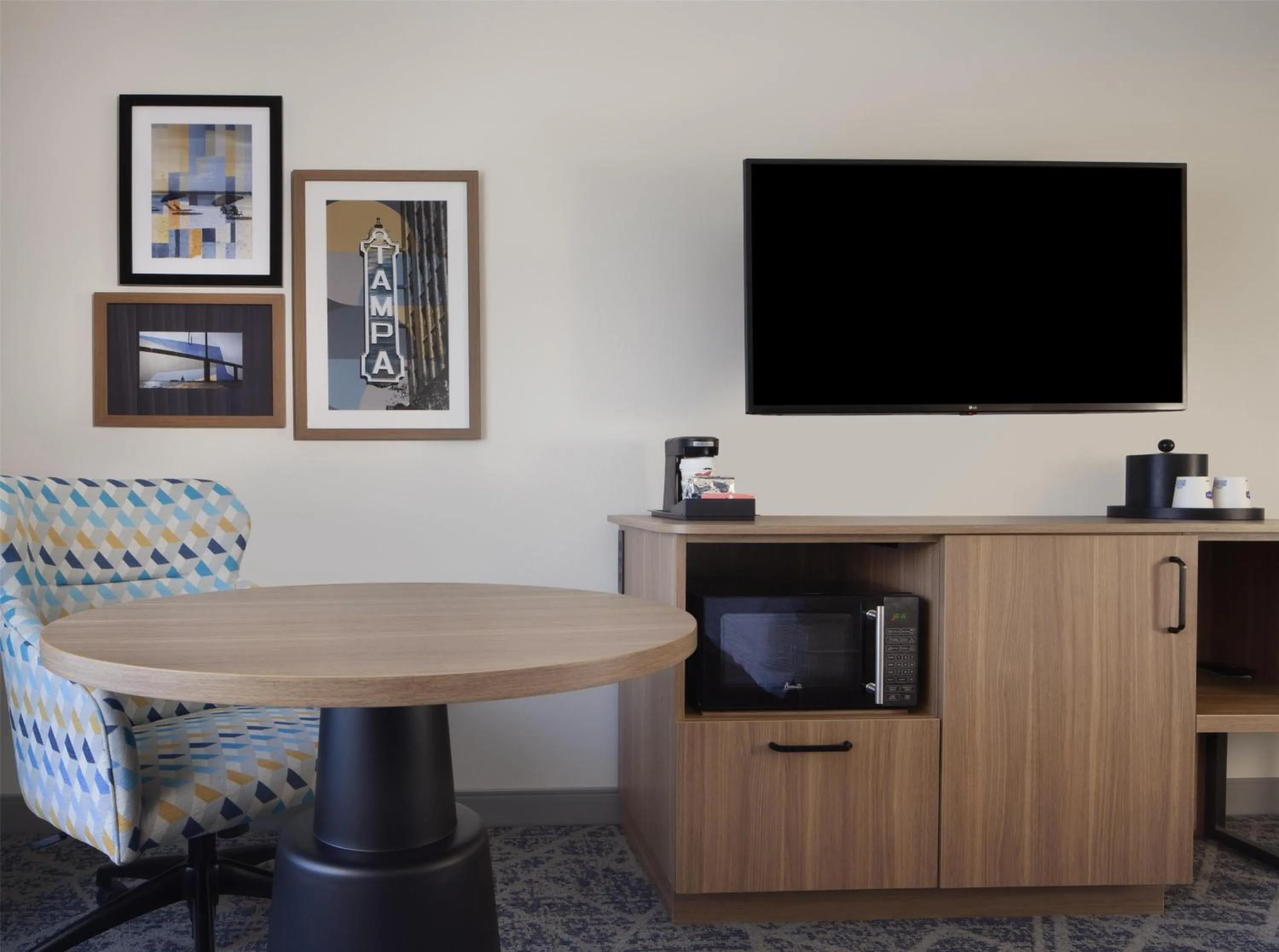 Bedroom in Hampton Inn & Suites Tampa-North