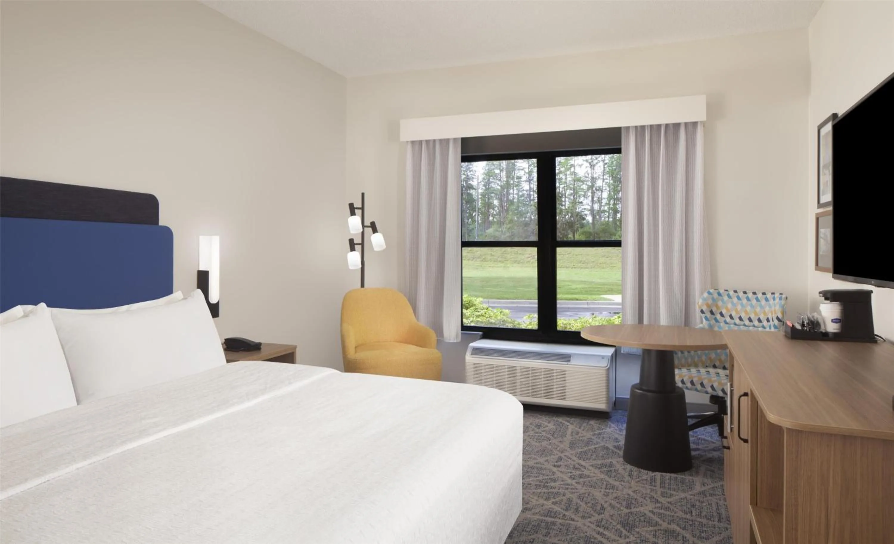 Bed in Hampton Inn & Suites Tampa-North