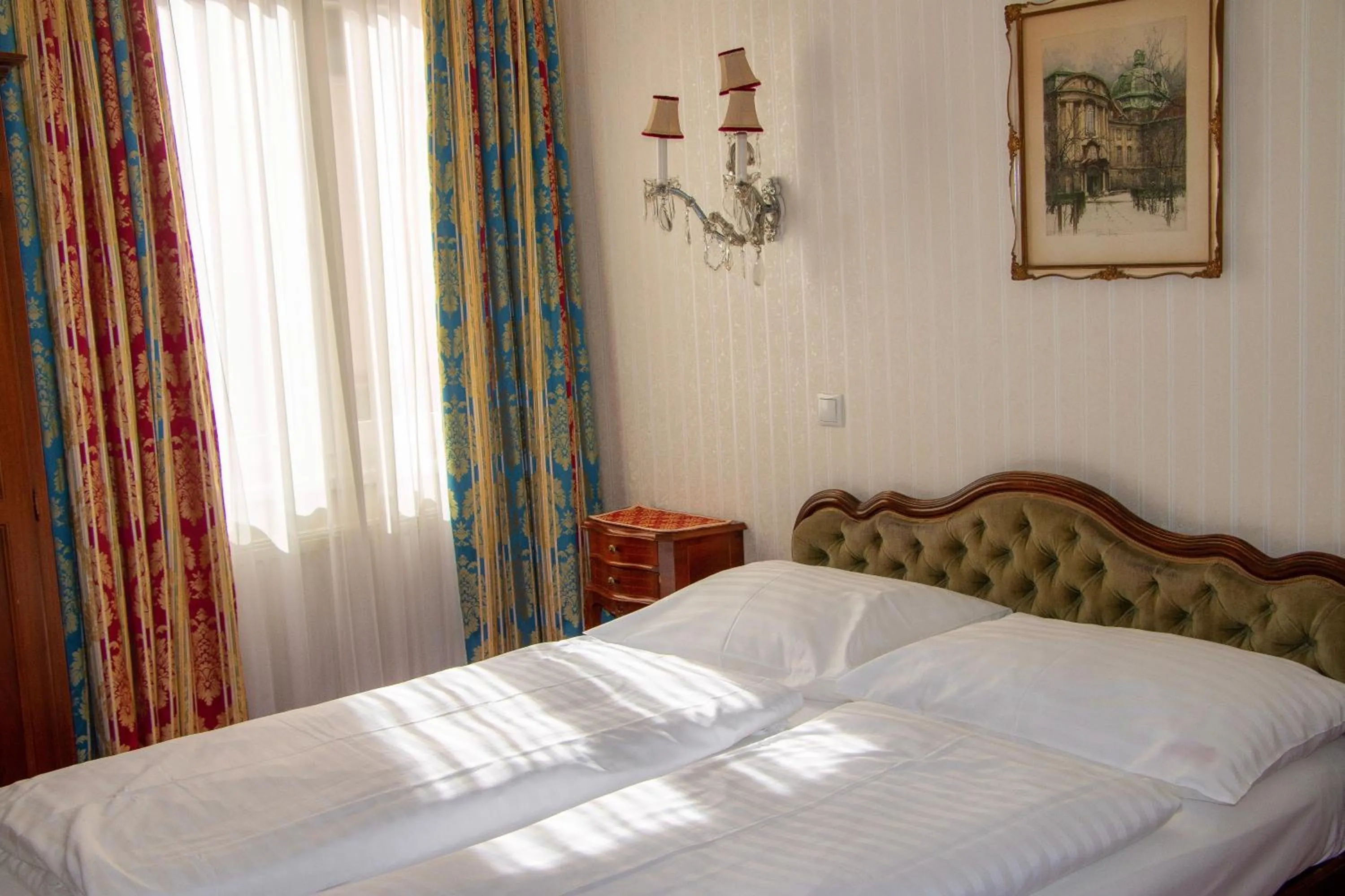 Photo of the whole room, Bed in Hotel Pension Suzanne