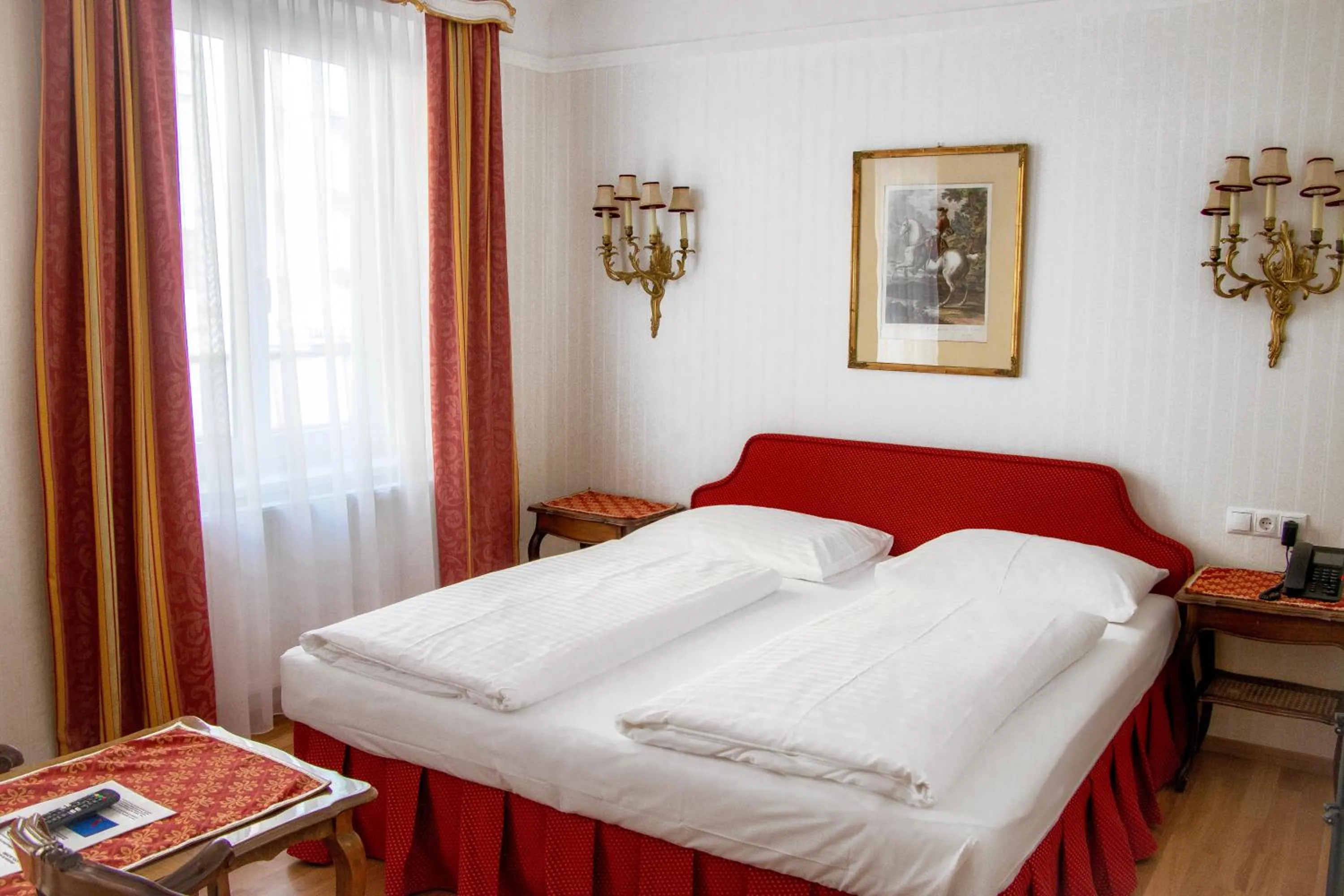 Photo of the whole room, Bed in Hotel Pension Suzanne