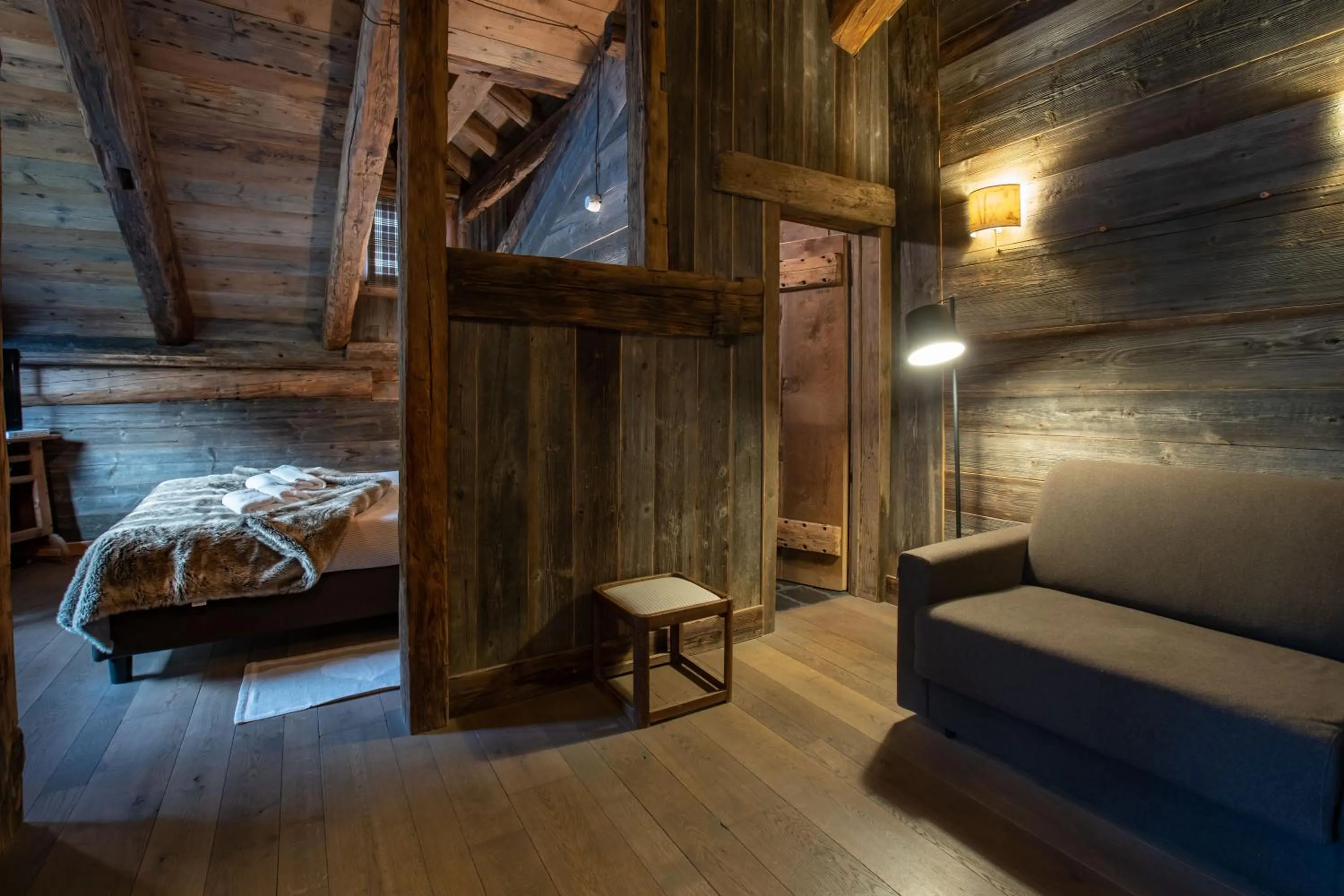 Living room, Bed in Chalet Svizzero