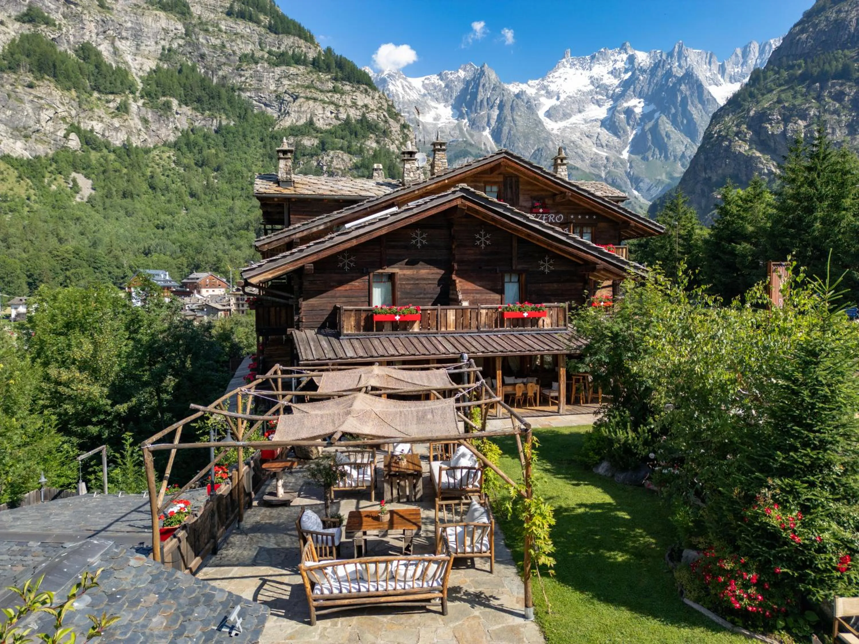Property building in Chalet Svizzero