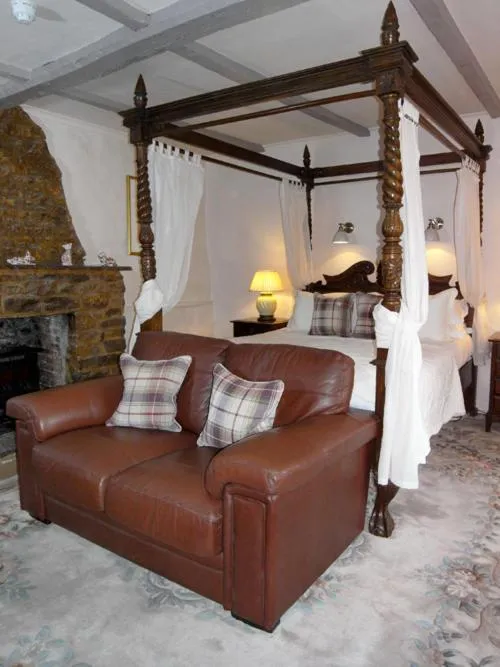 Photo of the whole room in The George at Nunney