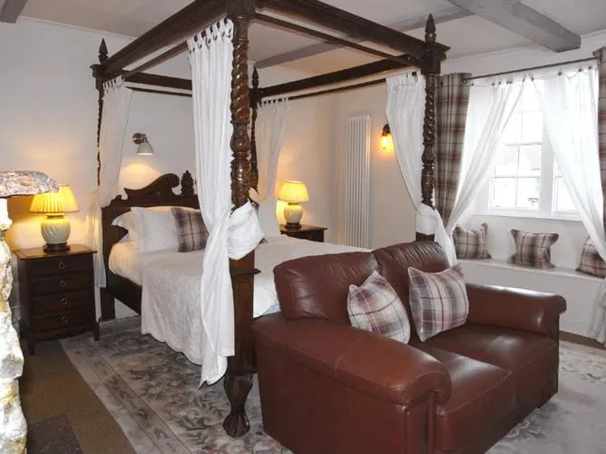 Photo of the whole room, Bed in The George at Nunney