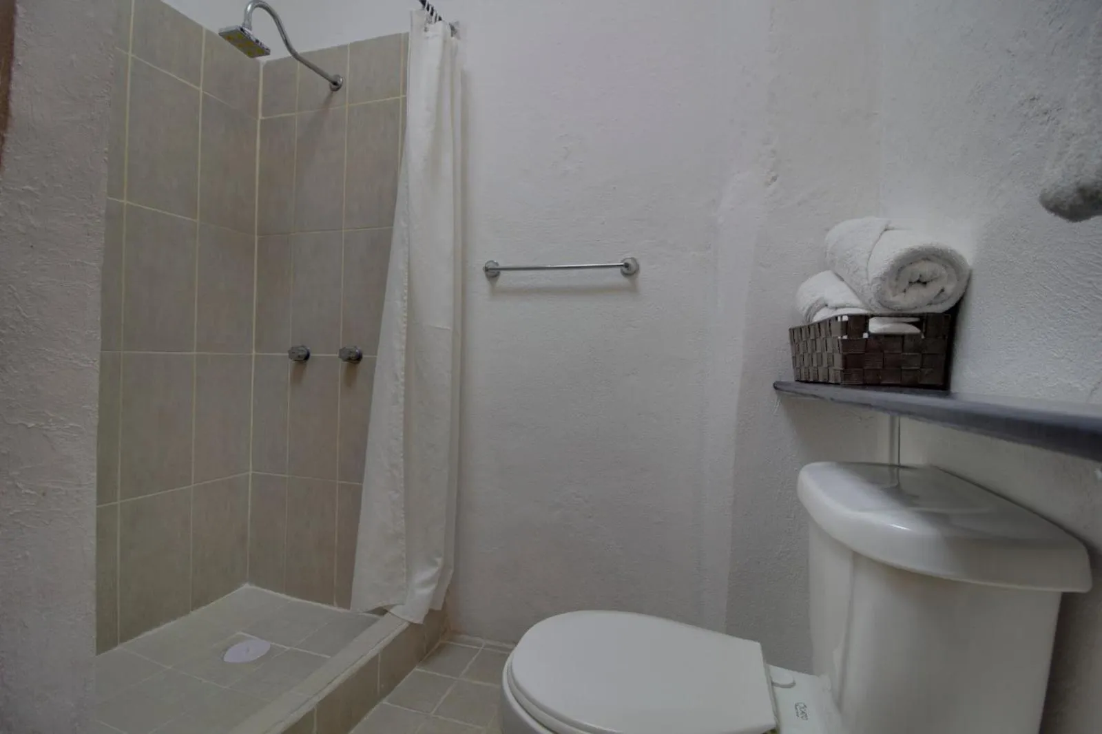 Shower in Hotel Punto 79