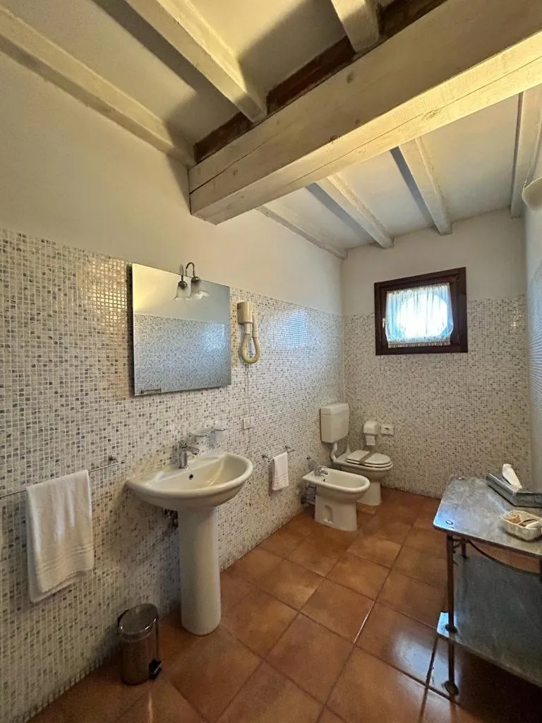 Bathroom in Hotel Airone