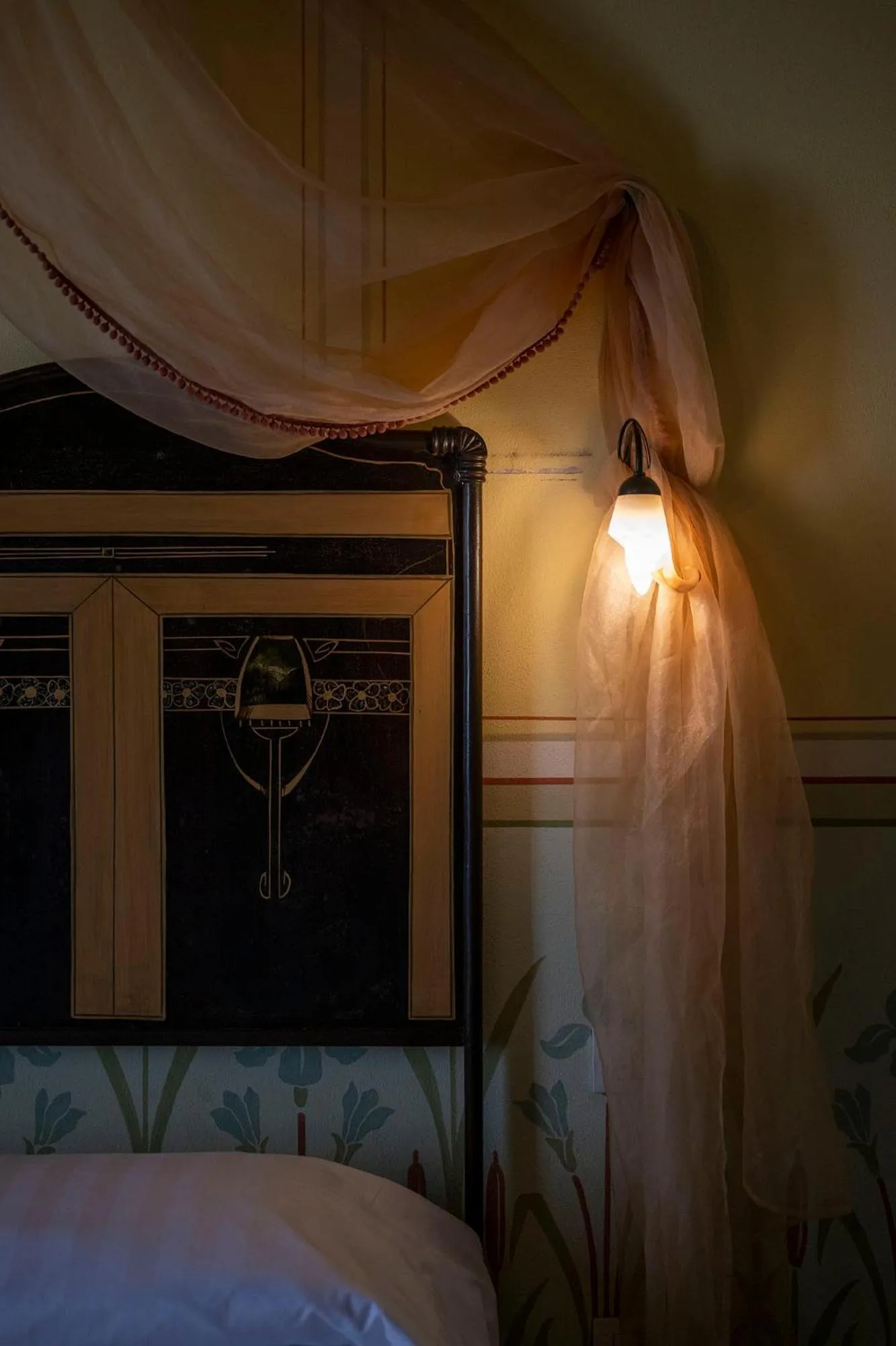 Decorative detail, Bed in Hotel Airone