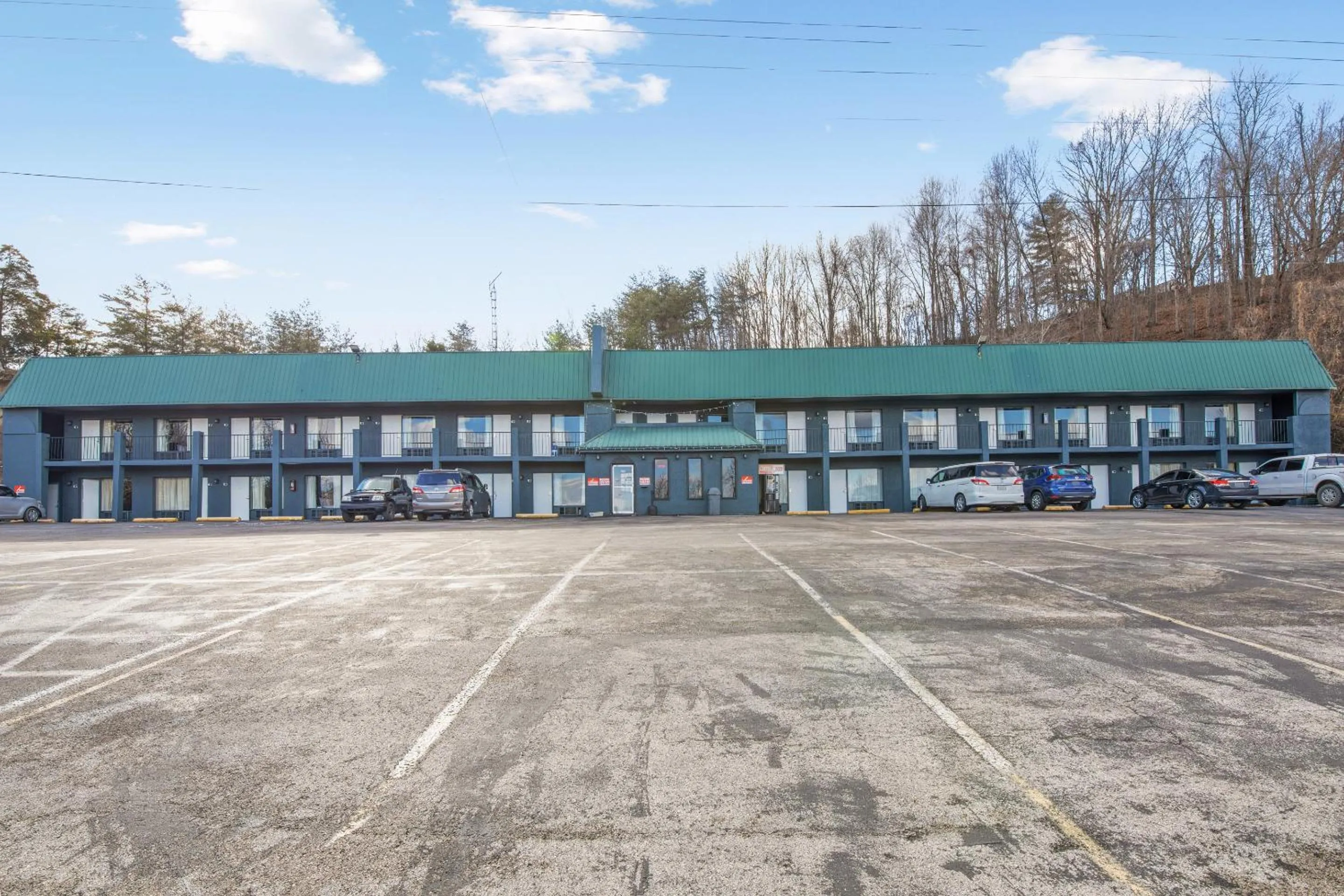 Parking in Capital O 3Y Motel Mount Vernon Renfro Valley