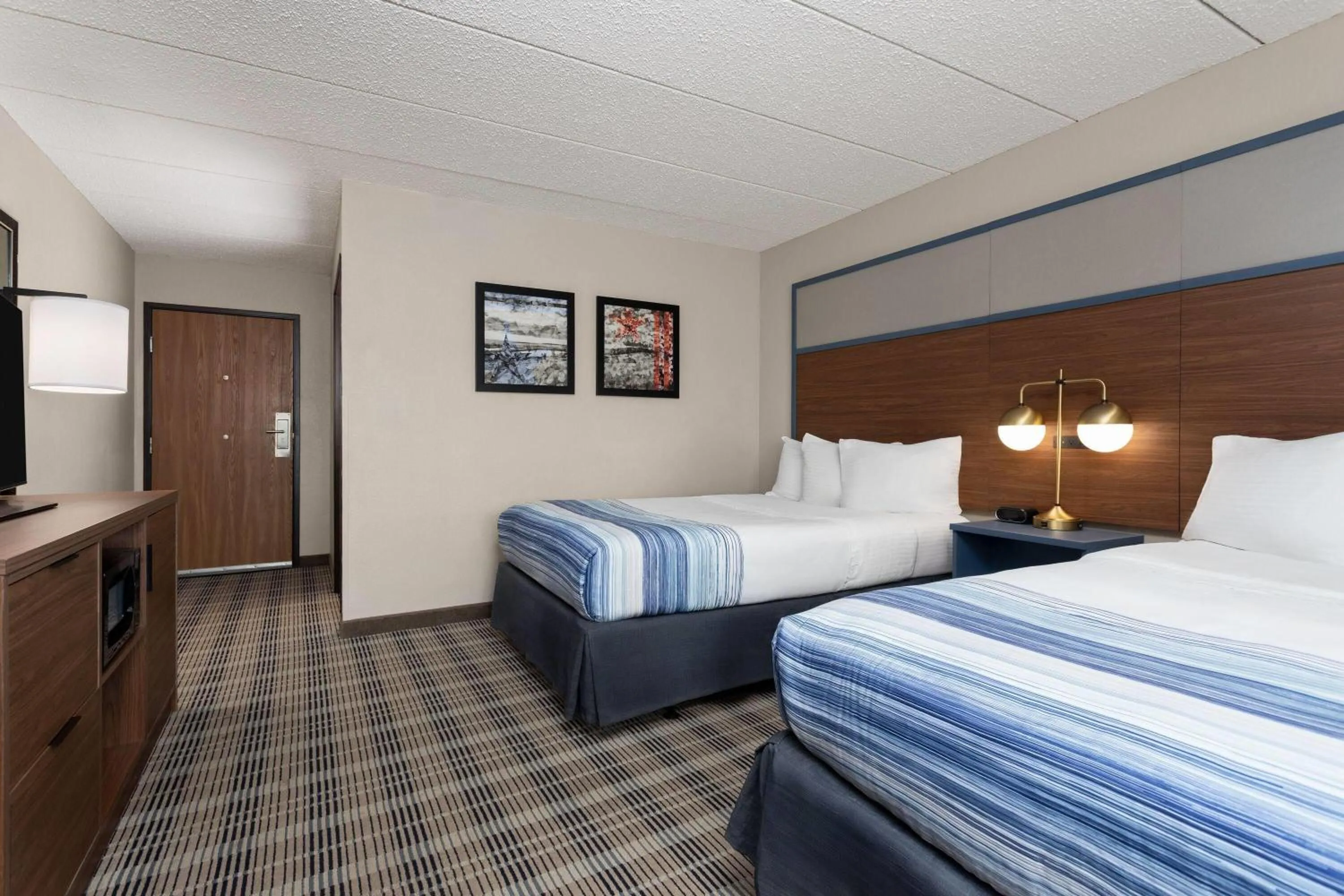 Photo of the whole room, Bed in AmericInn by Wyndham Roseau