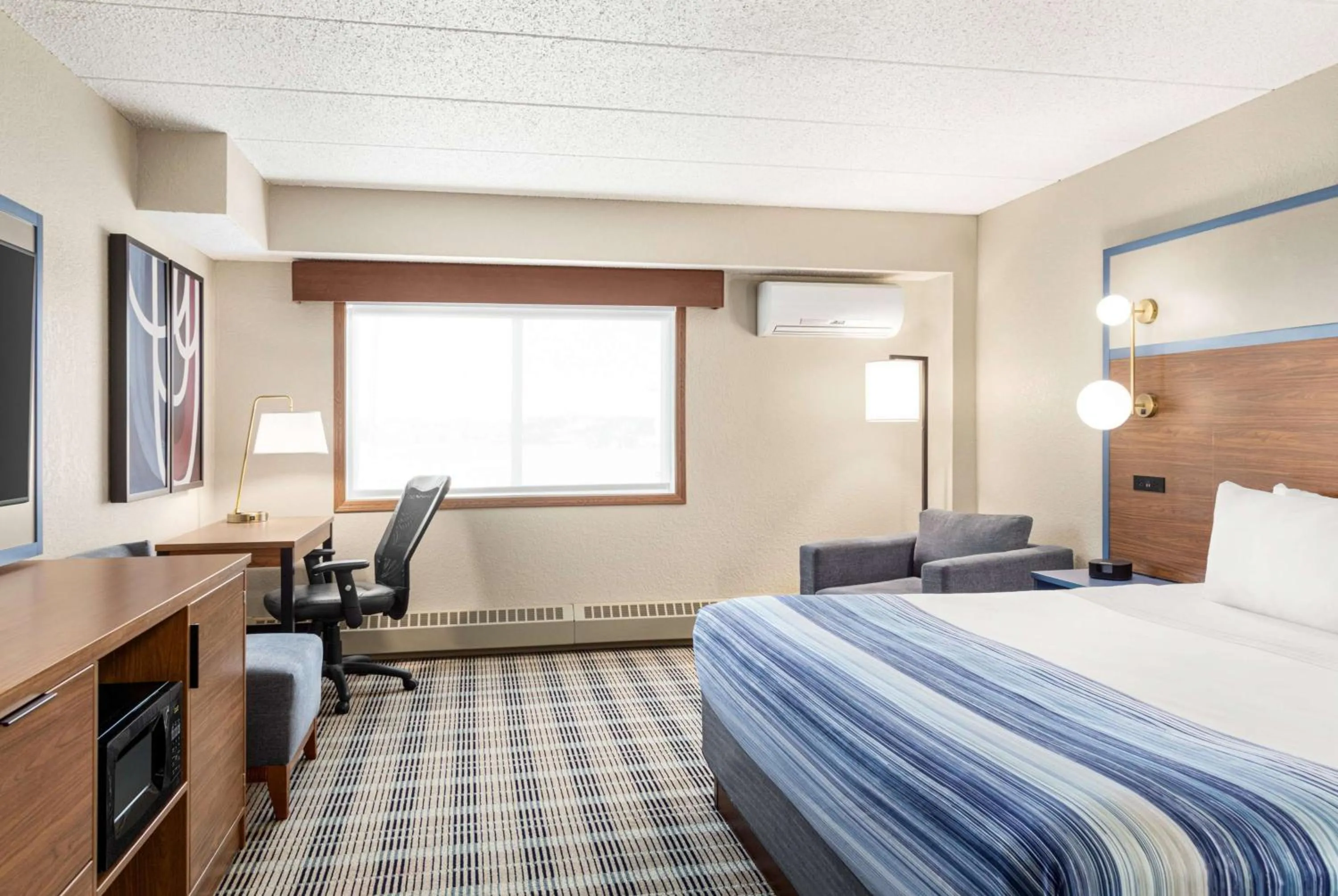 Bed in AmericInn by Wyndham Roseau