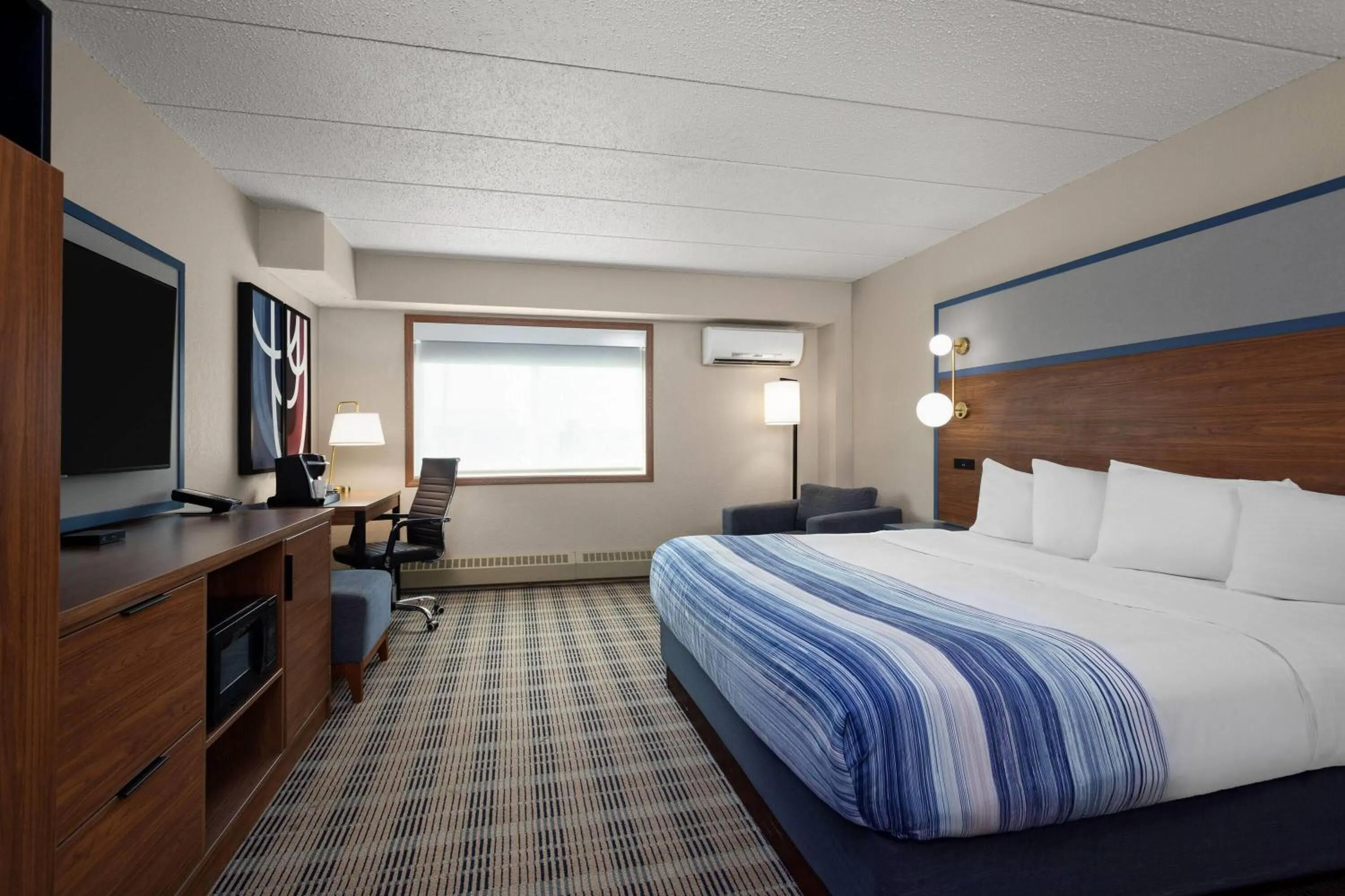 Photo of the whole room, Bed in AmericInn by Wyndham Roseau