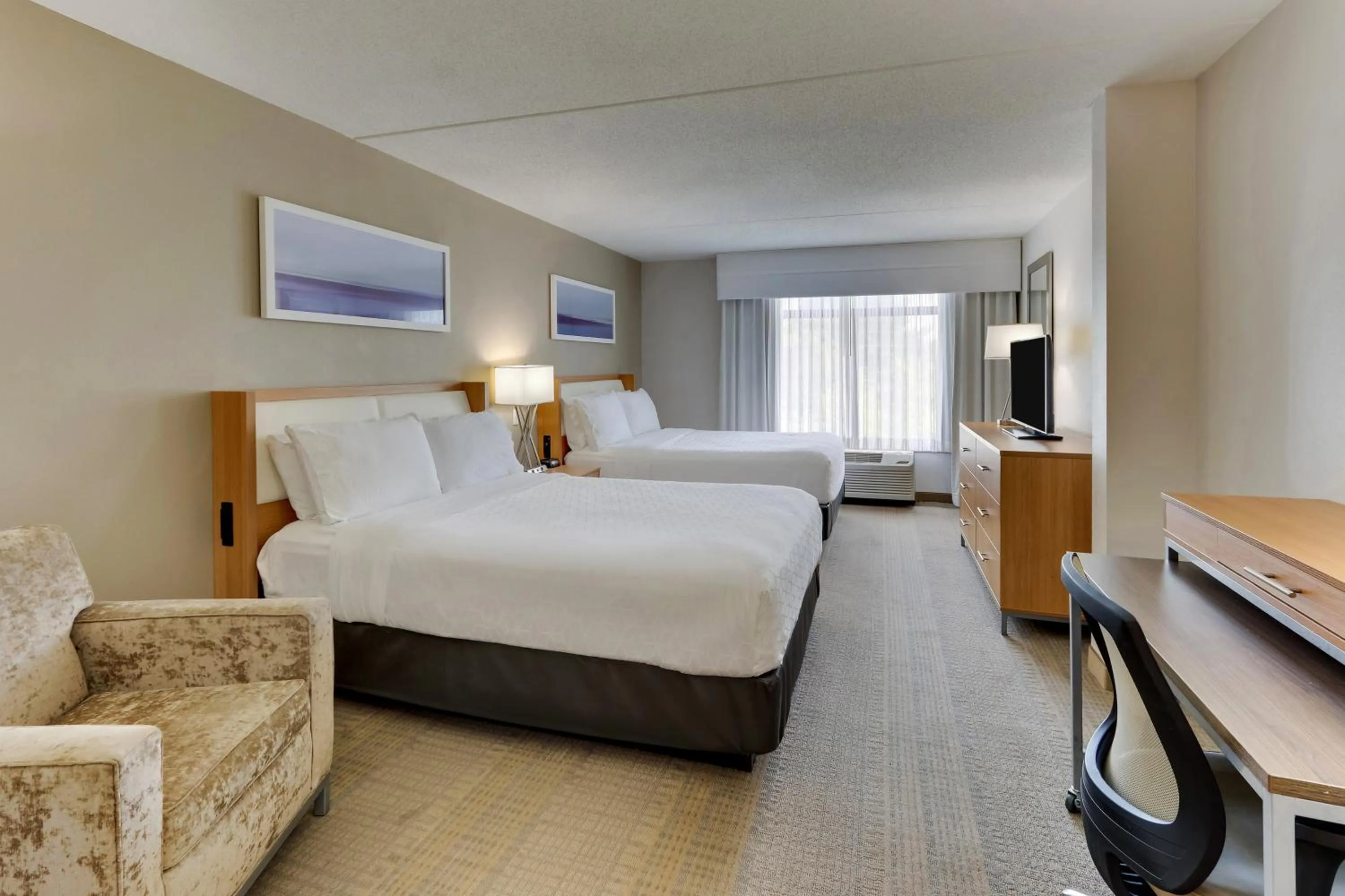Photo of the whole room, Bed in Holiday Inn Franklin - Cool Springs by IHG