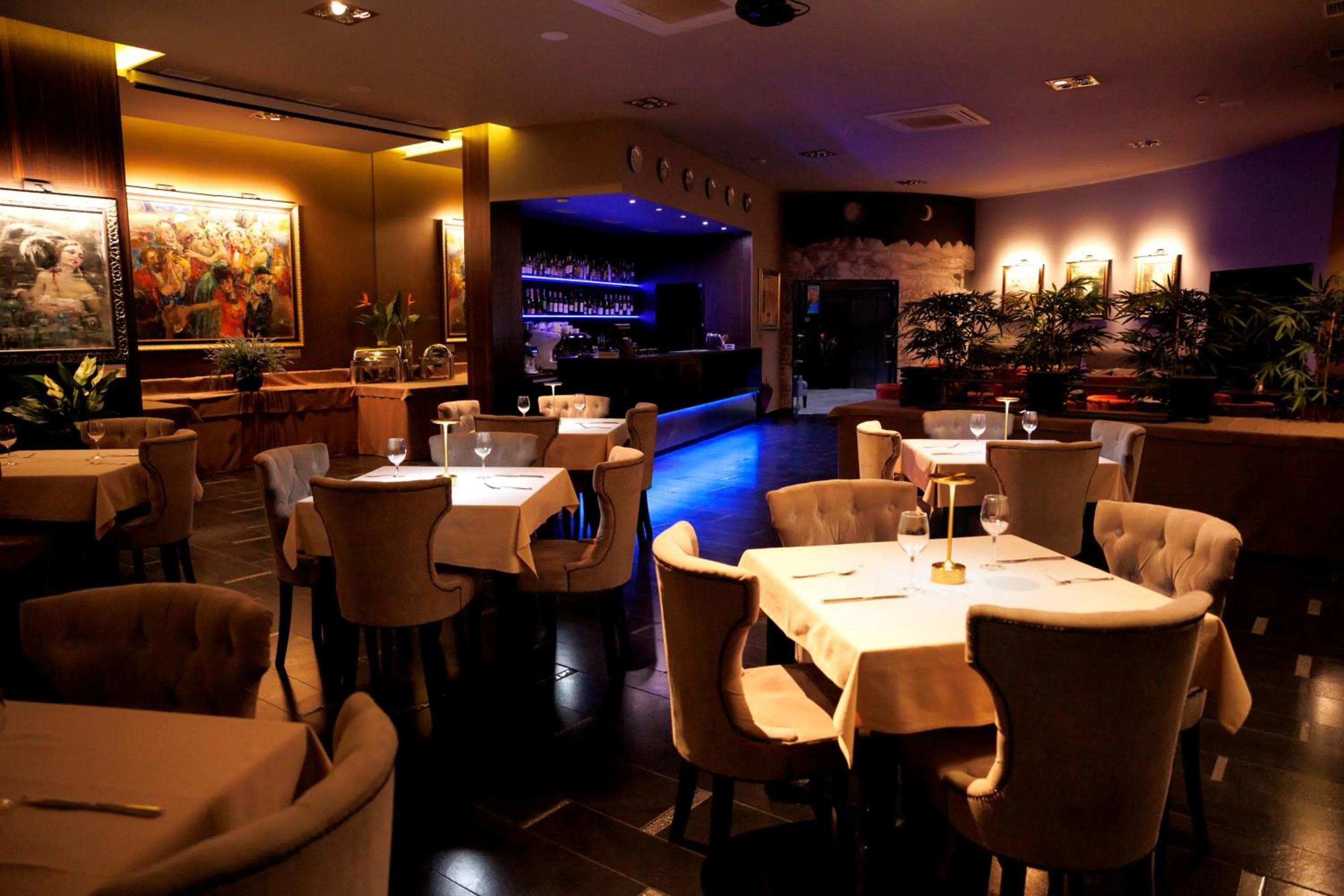 Restaurant/places to eat in LH Hotel&SPA