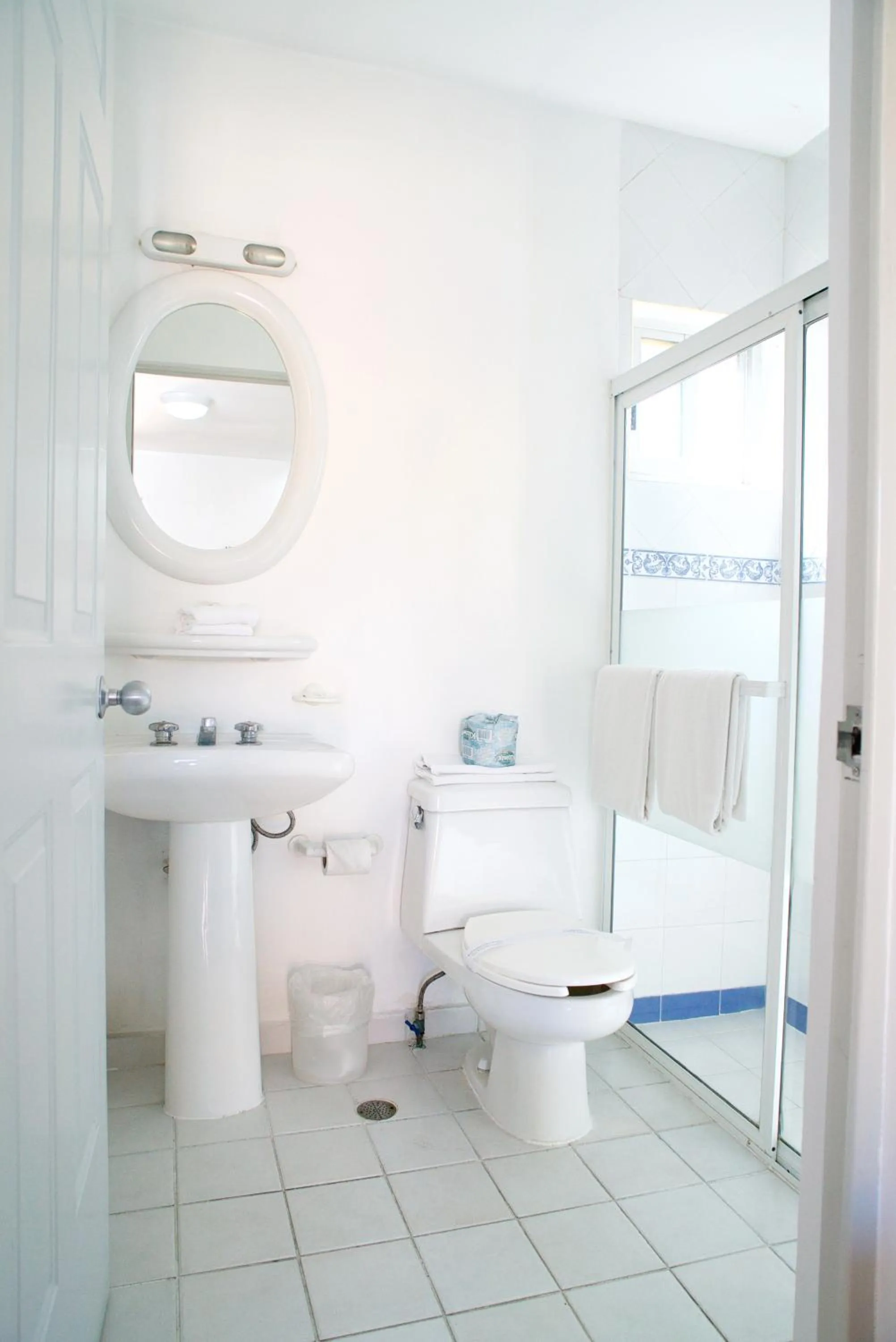 Toilet in Best Western Saltillo