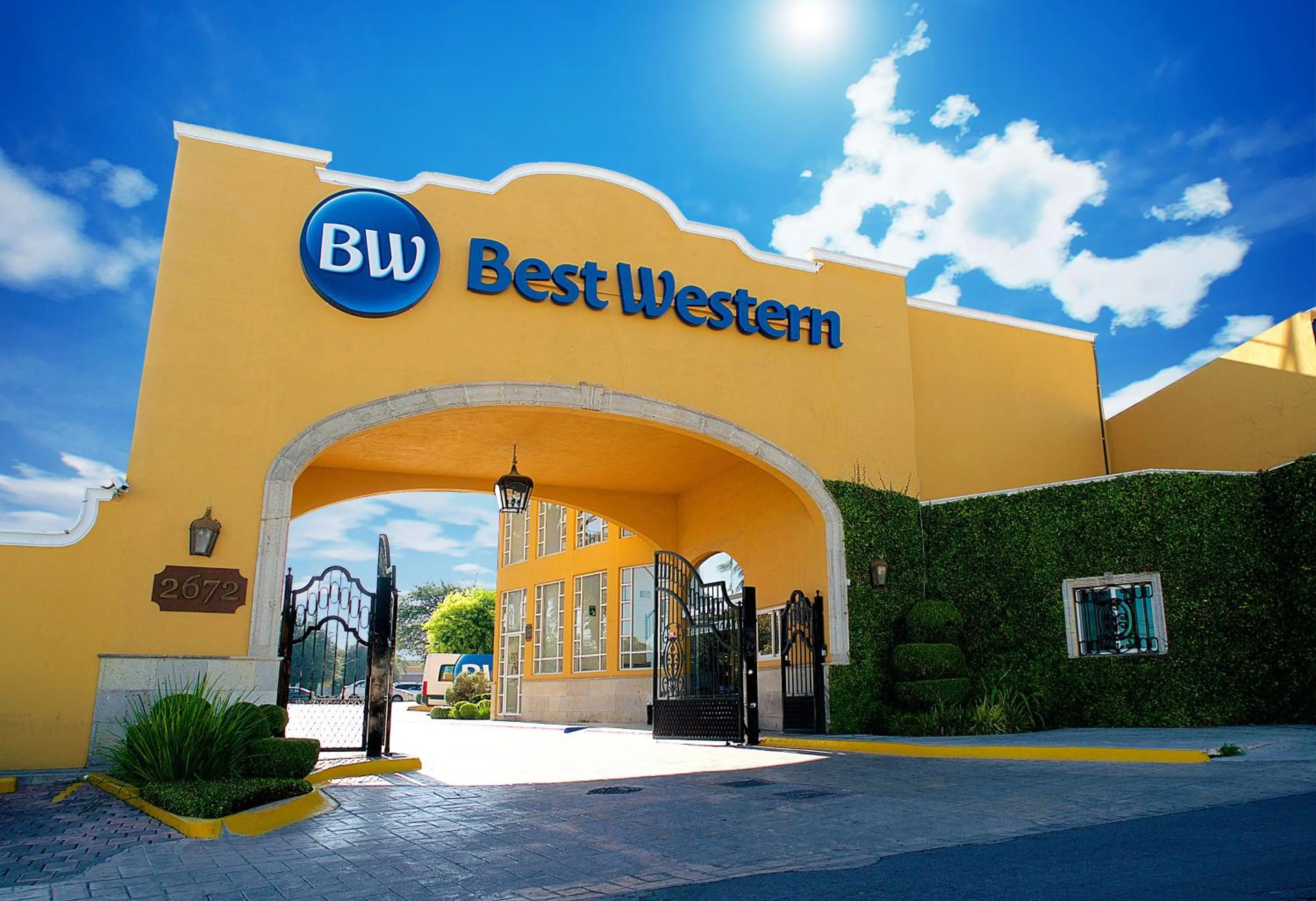 Facade/entrance in Best Western Saltillo
