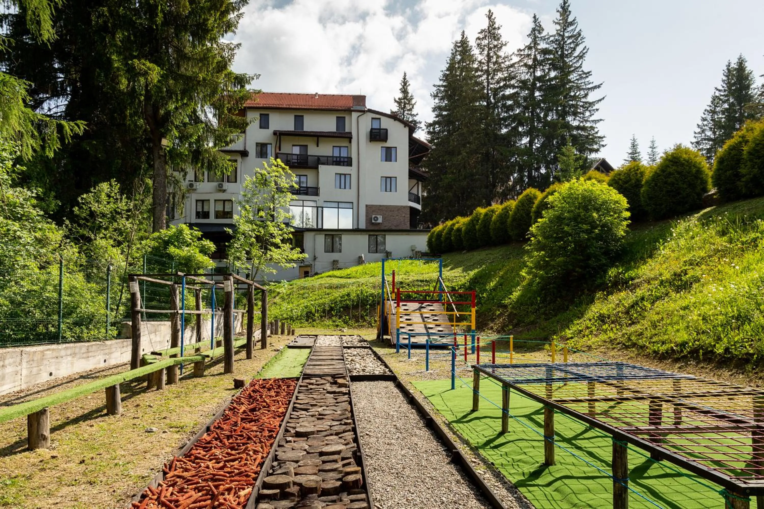 Entertainment in Eden Grand Resort