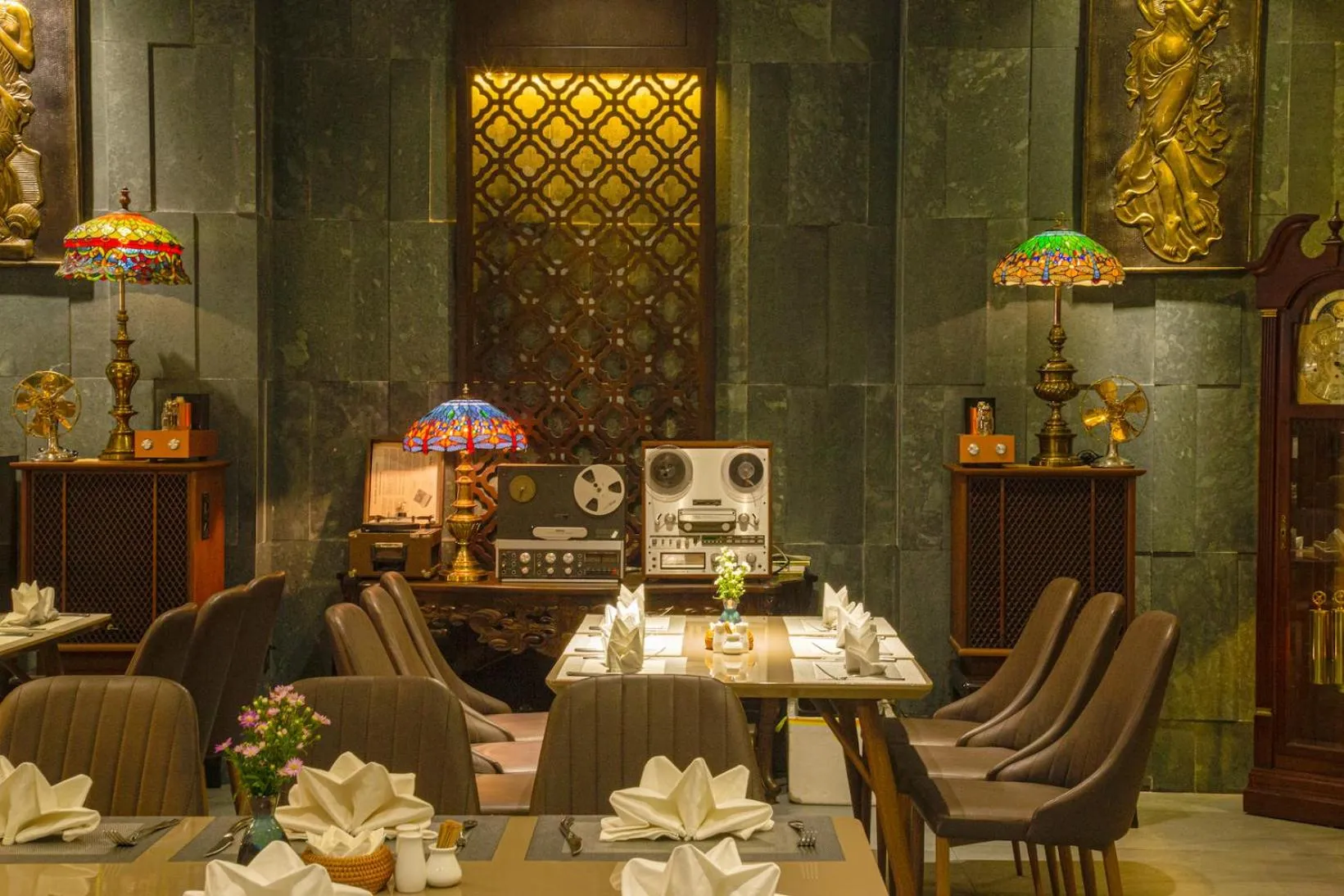 Restaurant/places to eat in Dong Duong Hotel & Suites - City Central - Afternoon Tea Inclusive