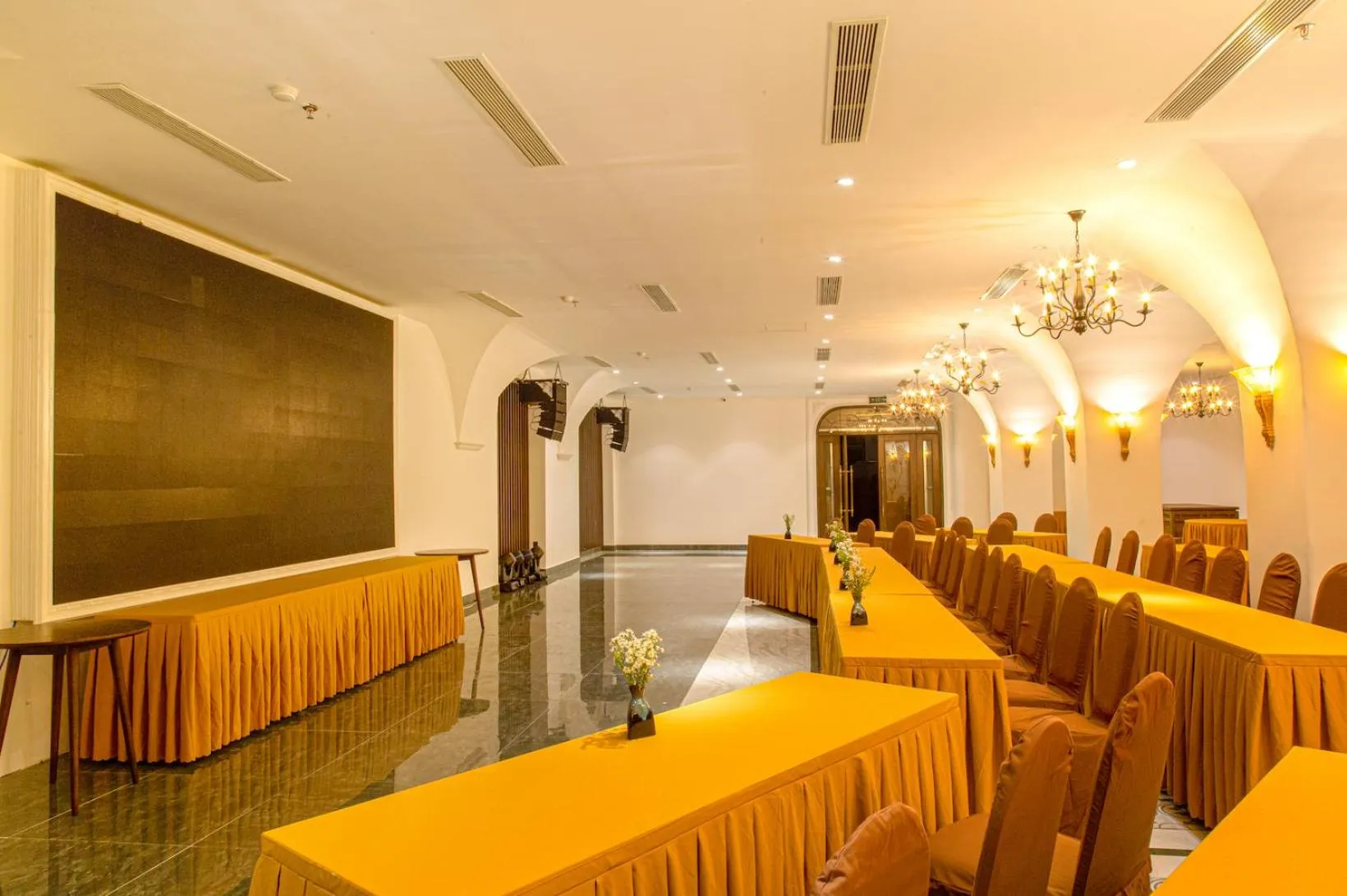 TV and multimedia in Dong Duong Hotel & Suites - City Central - Afternoon Tea Inclusive