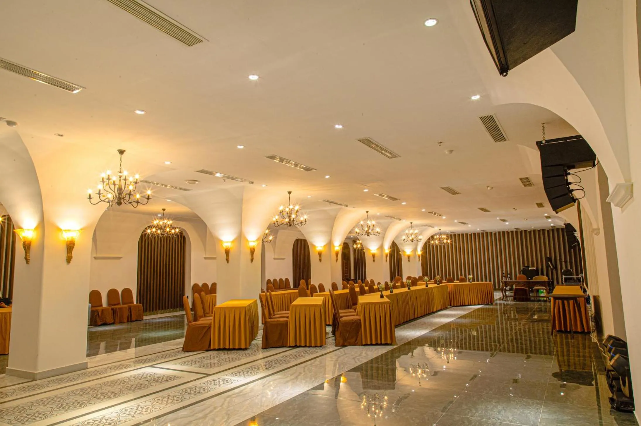 Business facilities in Dong Duong Hotel & Suites - City Central - Afternoon Tea Inclusive