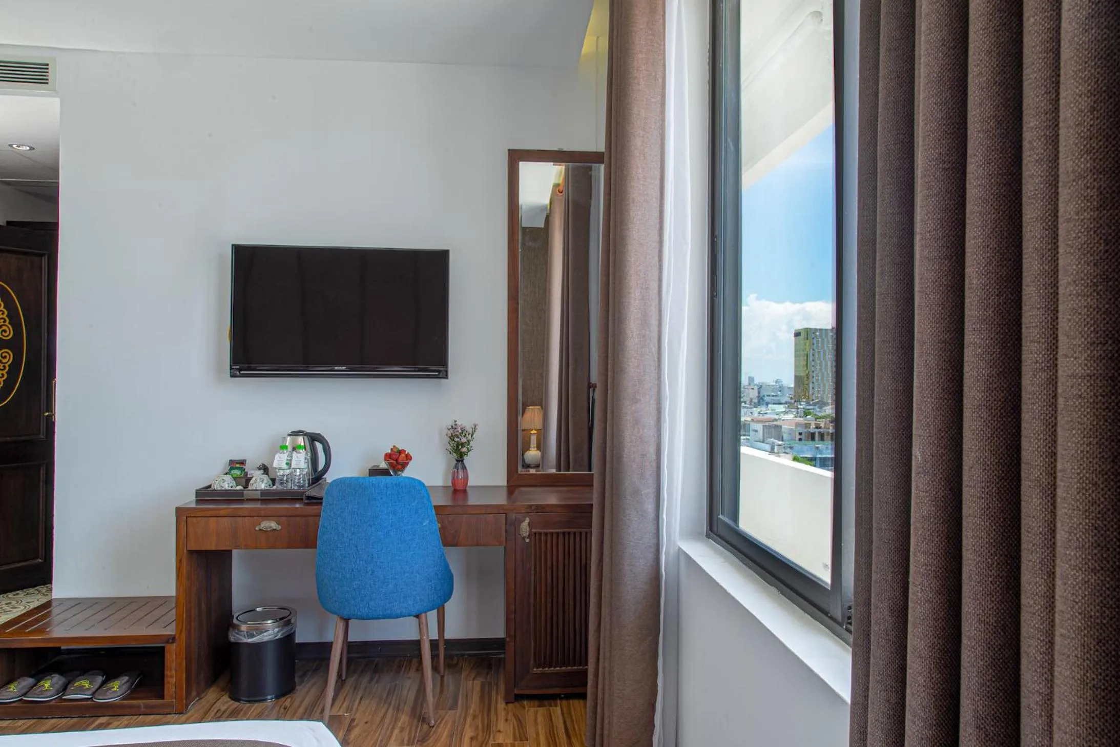 TV and multimedia in Dong Duong Hotel & Suites - City Central - Afternoon Tea Inclusive