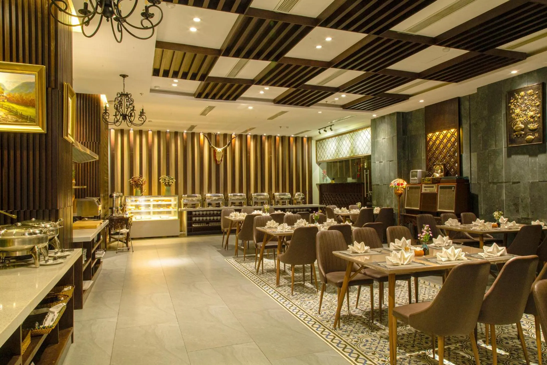 Restaurant/places to eat in Dong Duong Hotel & Suites - City Central - Afternoon Tea Inclusive