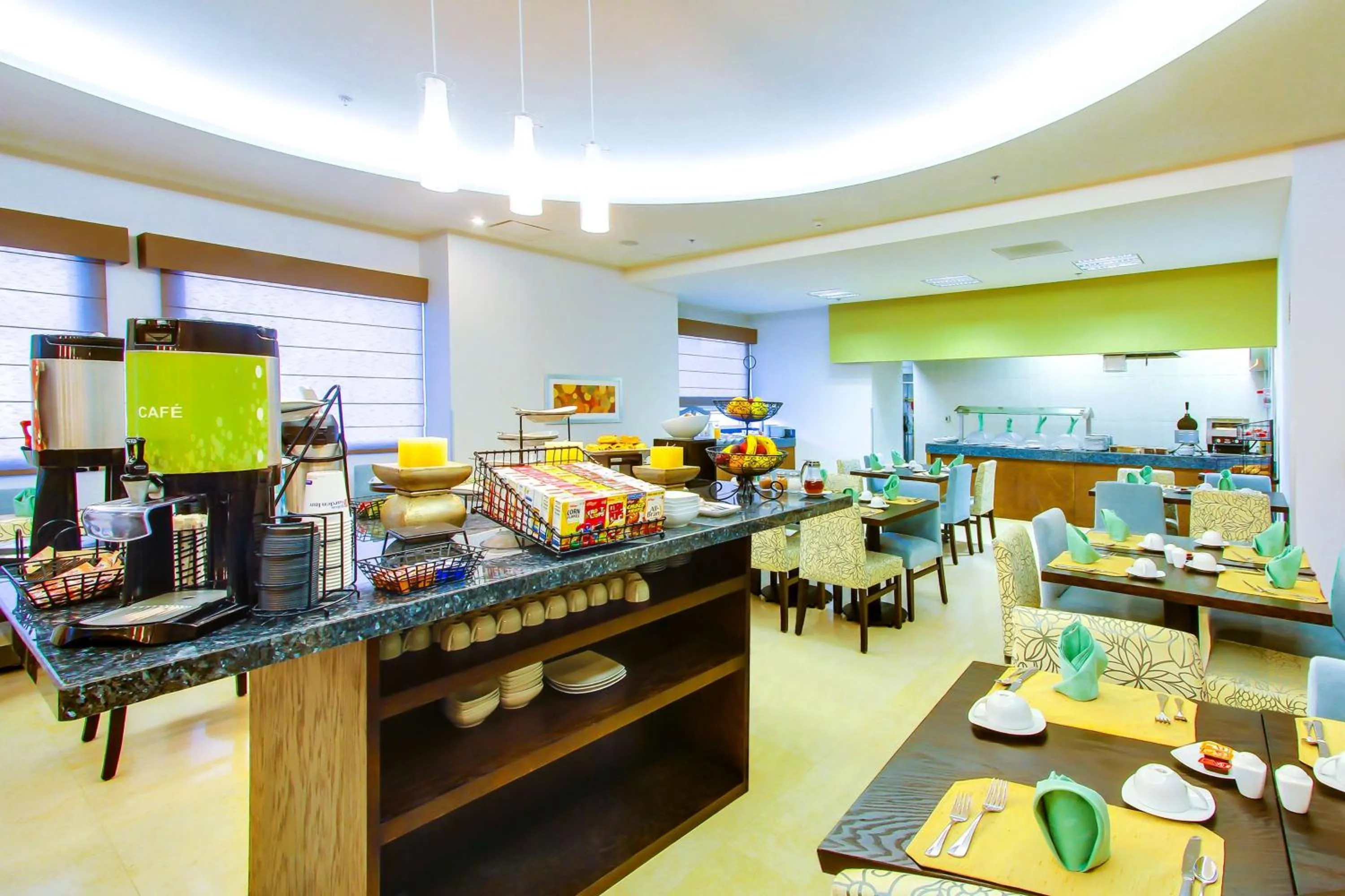 Restaurant/places to eat in Hilton Garden Inn Queretaro