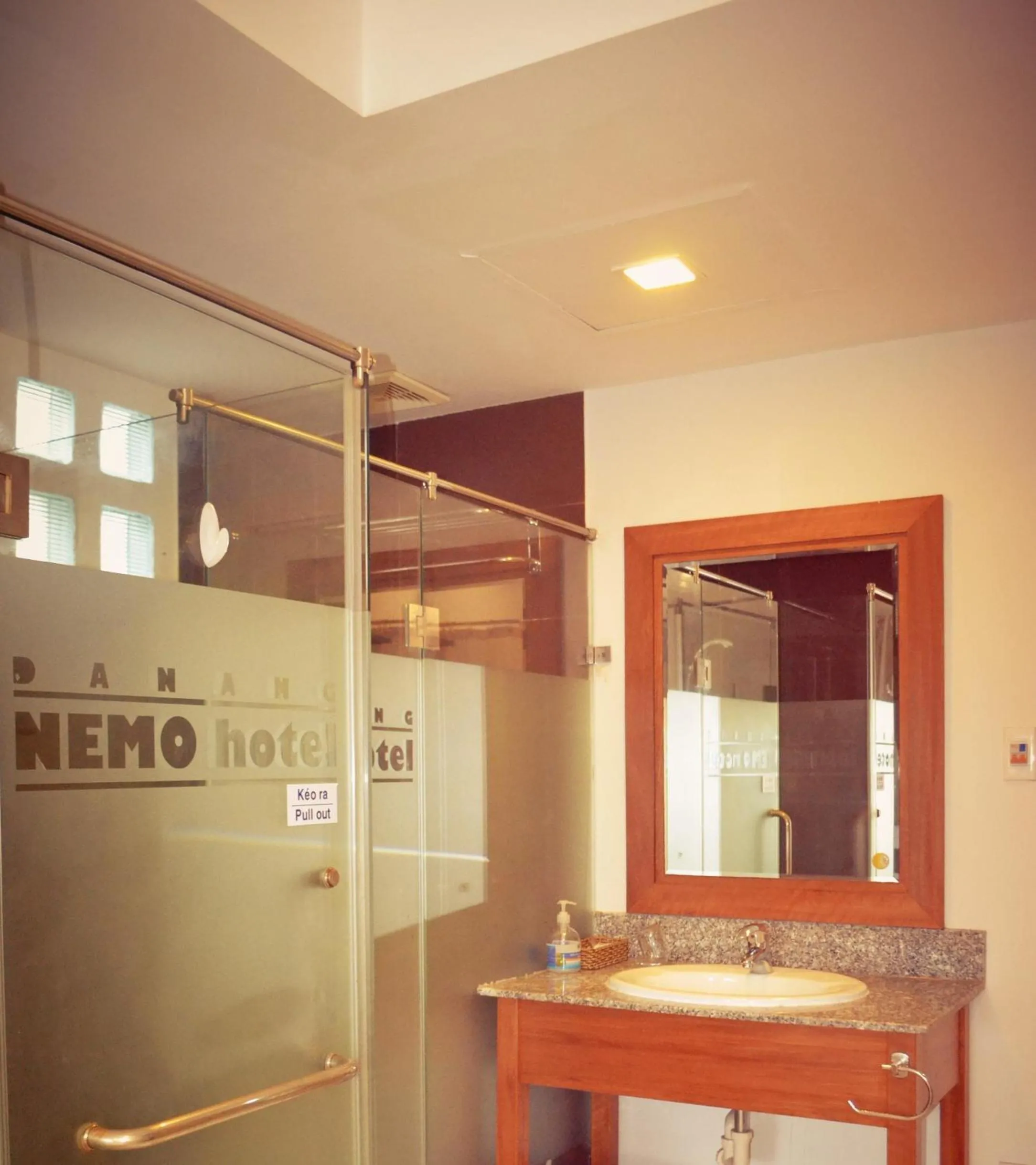 Bathroom in Nemo Hotel Danang