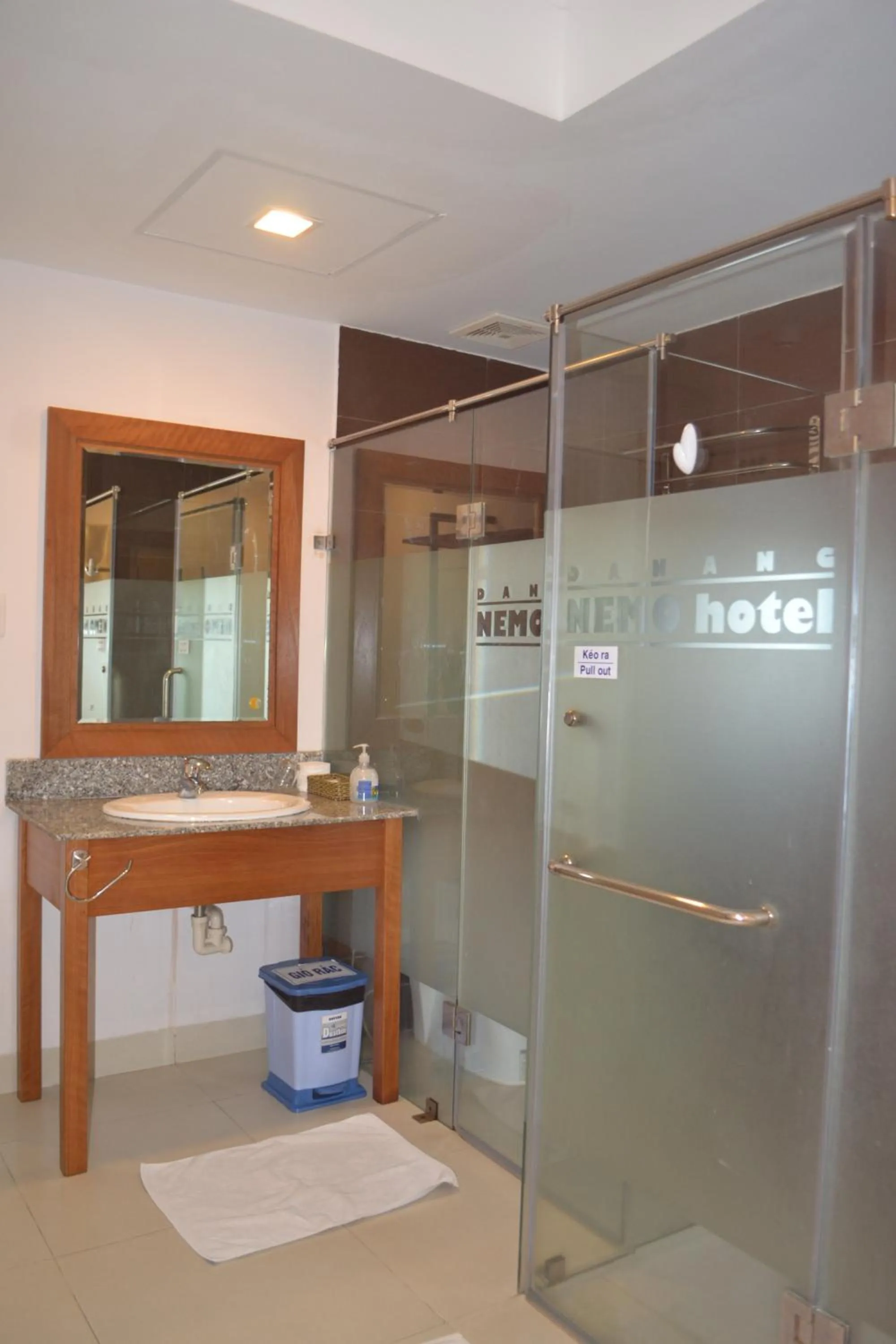 Bathroom in Nemo Hotel Danang