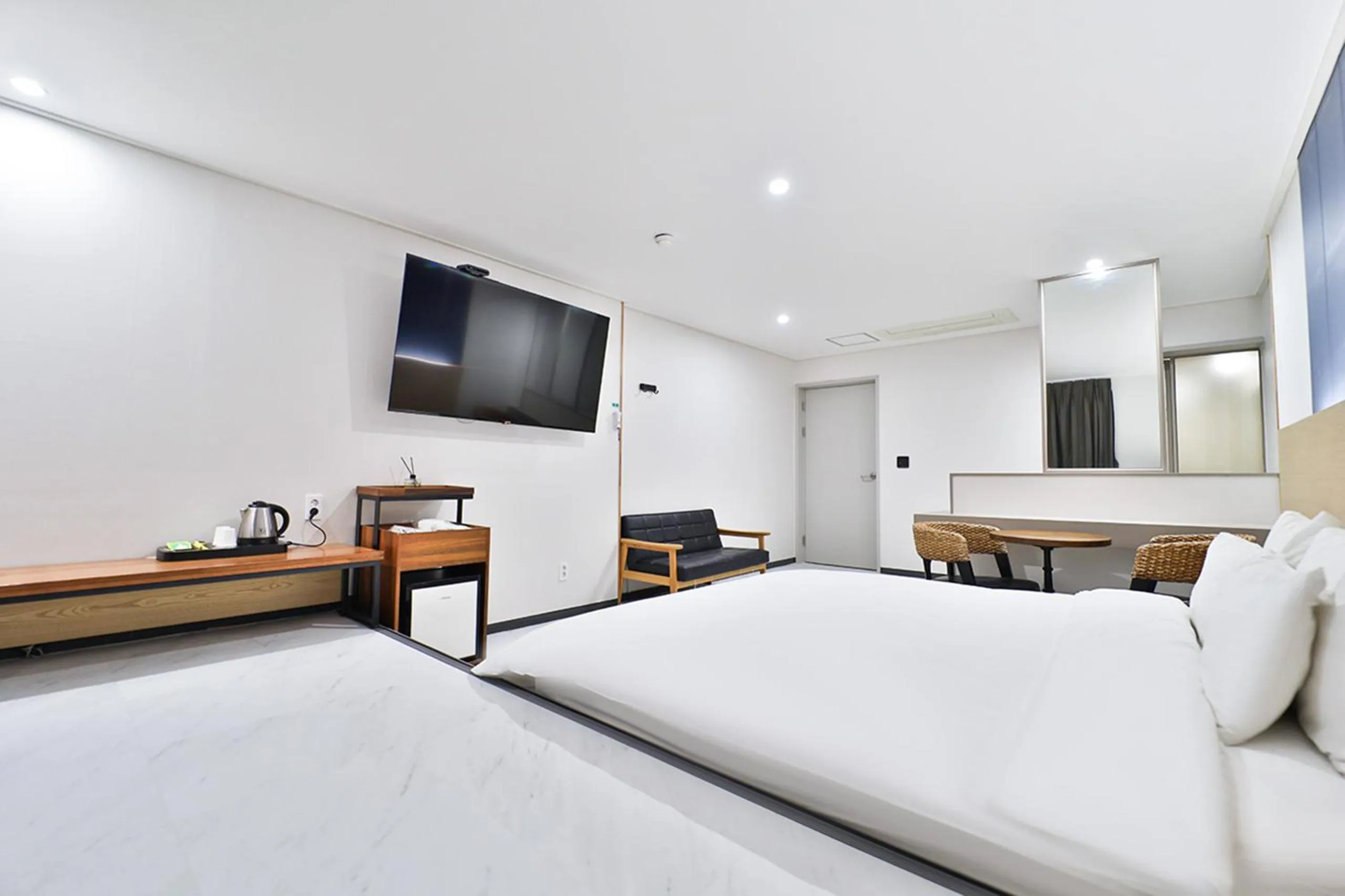 Bedroom, Bed in Calm Rest Hotel Busan Sasang