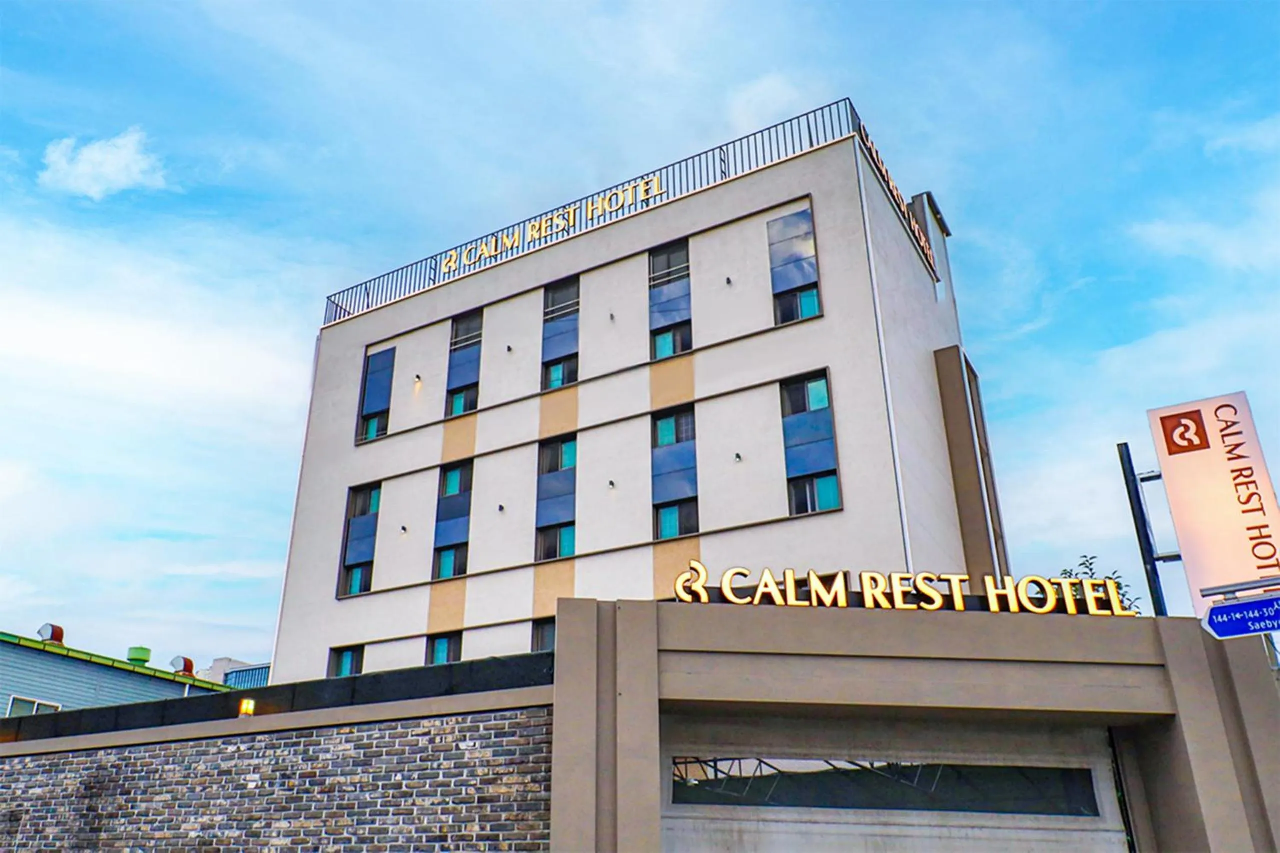 Property building in Calm Rest Hotel Busan Sasang