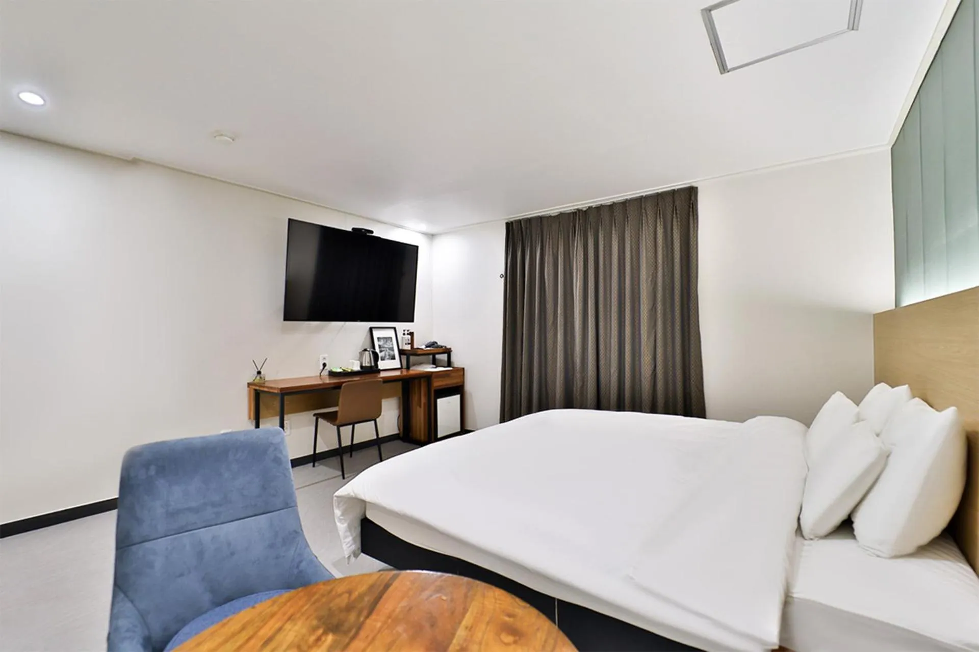 Bedroom, Bed in Calm Rest Hotel Busan Sasang