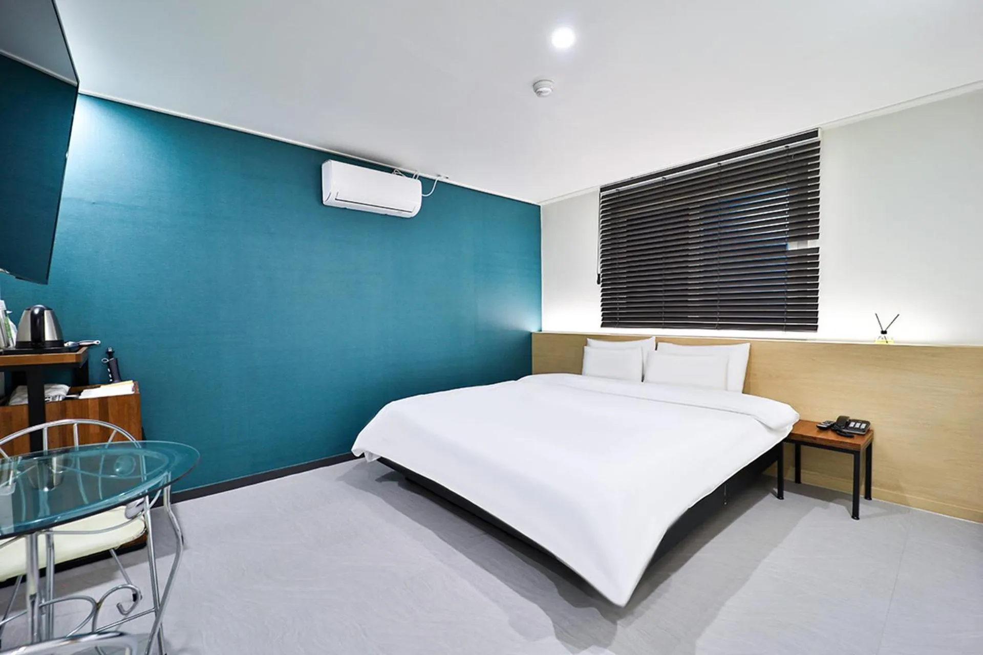 Bedroom, Bed in Calm Rest Hotel Busan Sasang