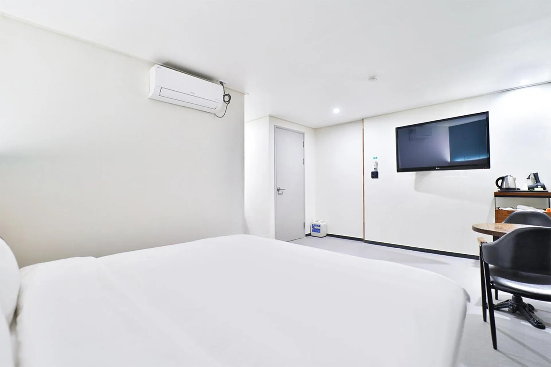 Bedroom, Bed in Calm Rest Hotel Busan Sasang