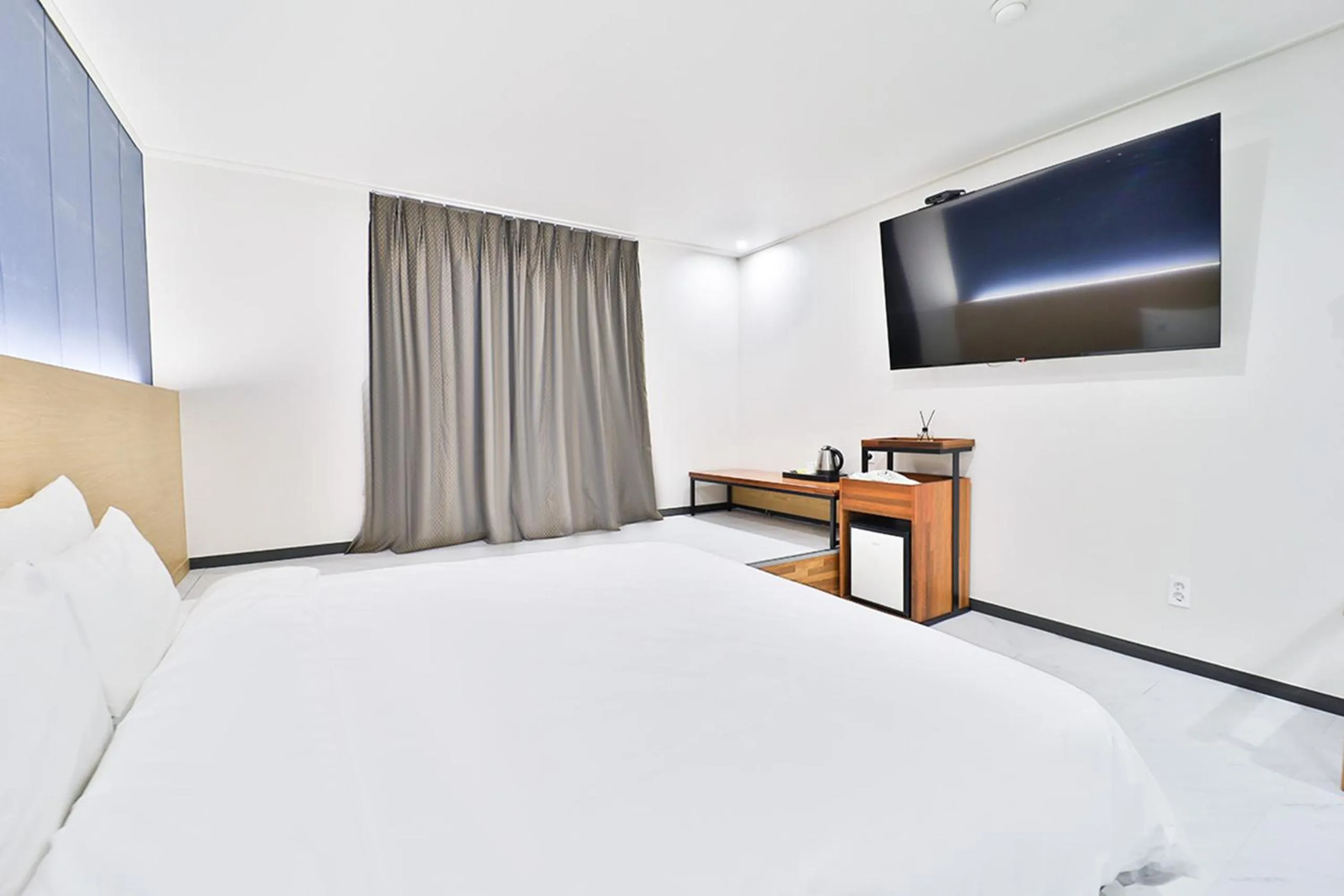 Bedroom, Bed in Calm Rest Hotel Busan Sasang
