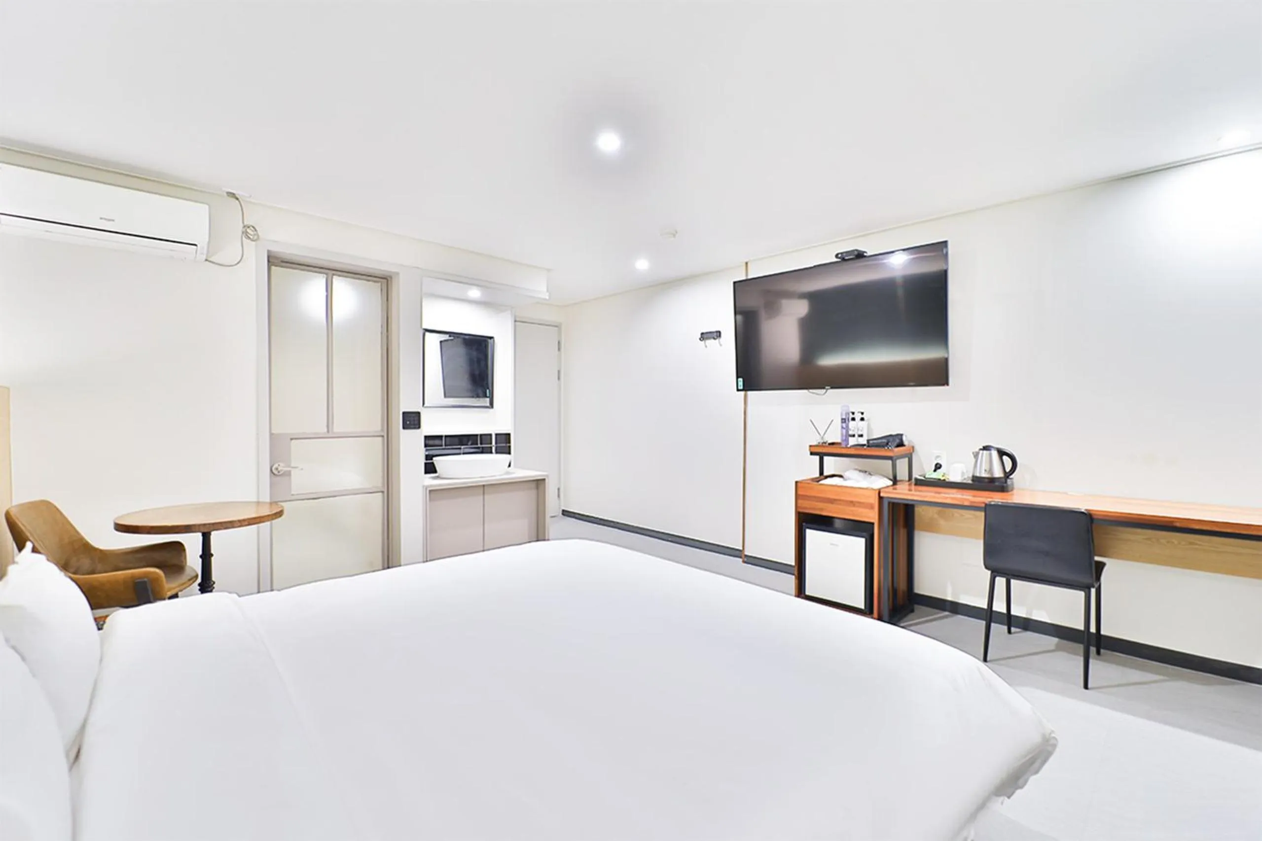 Bedroom, Bed in Calm Rest Hotel Busan Sasang