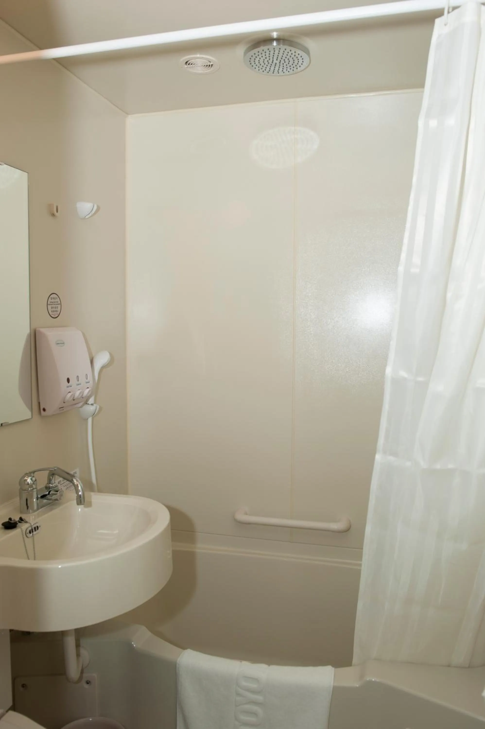 Shower in Toyoko Inn Daegu Dongseongro