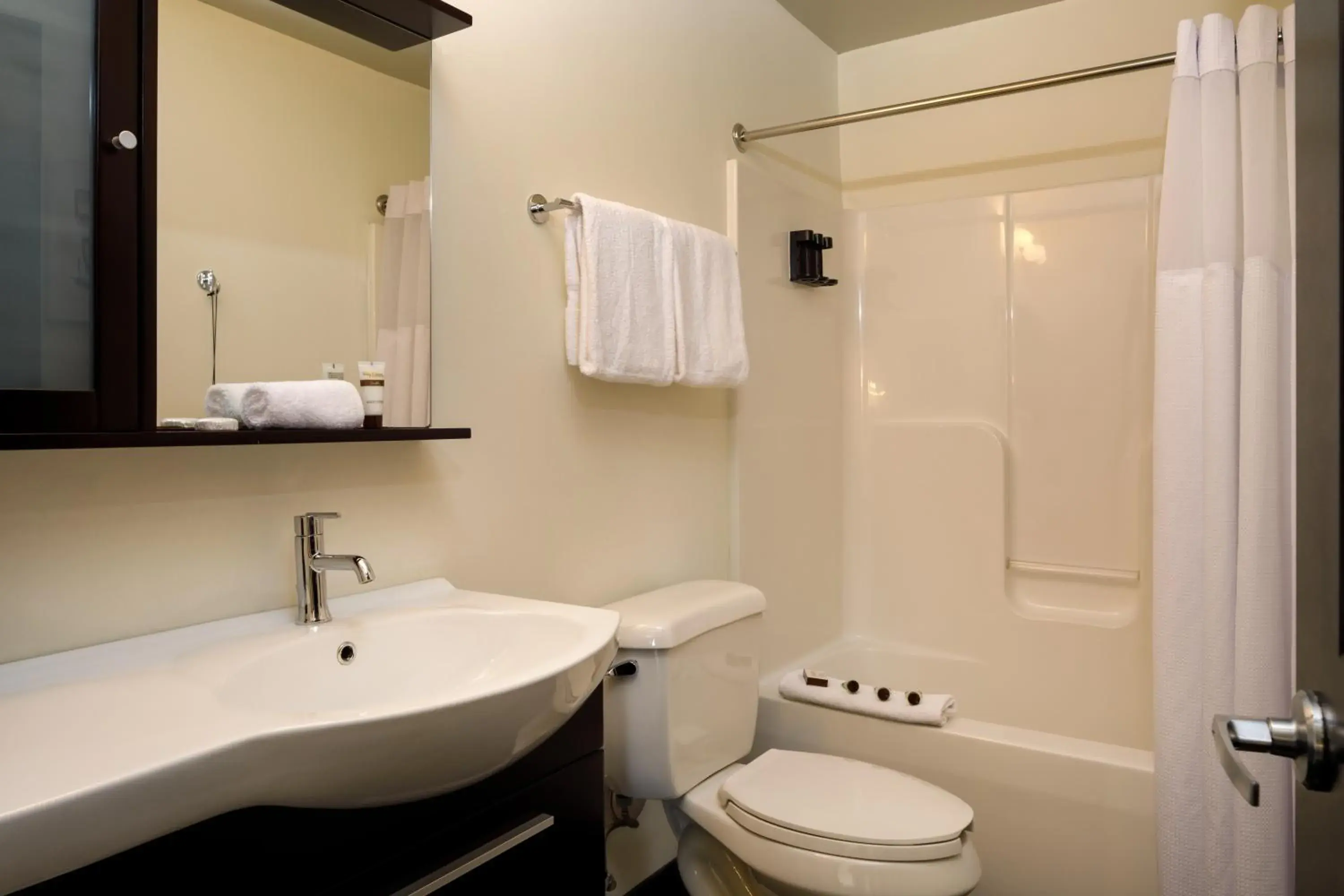 Three-Bedroom Apartment in Hotel Clemons Three-Bedroom Apartment in Hotel Clemons