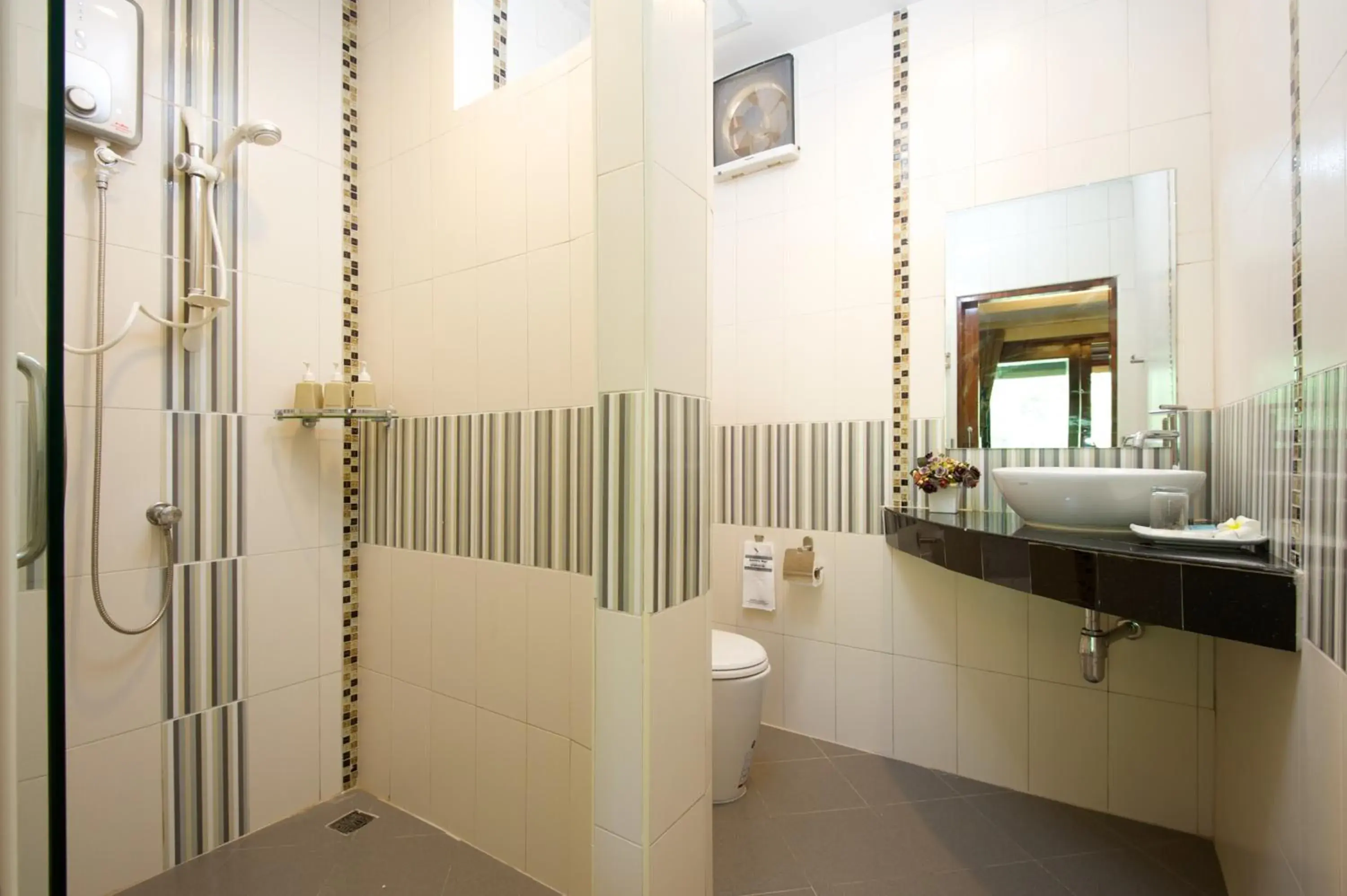 Family Room with Mountain View in Wind Beach Resort Family Room with Mountain View in Wind Beach Resort